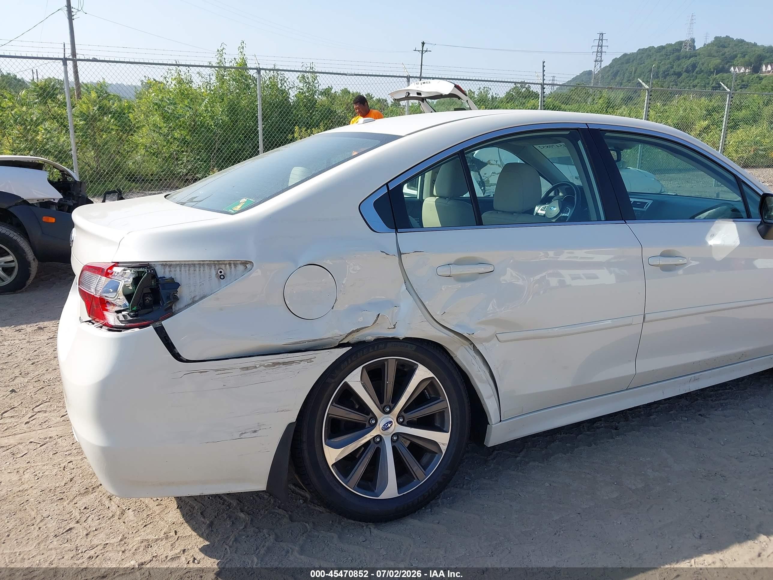 2015 Subaru Legacy 3.6r Limited White vin: 4S3BNEN63F3016916