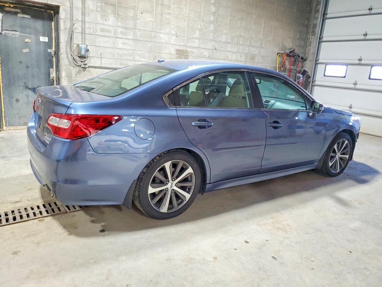 2015 Subaru Legacy 3.6r Limited Blue vin: 4S3BNEN64F3071553