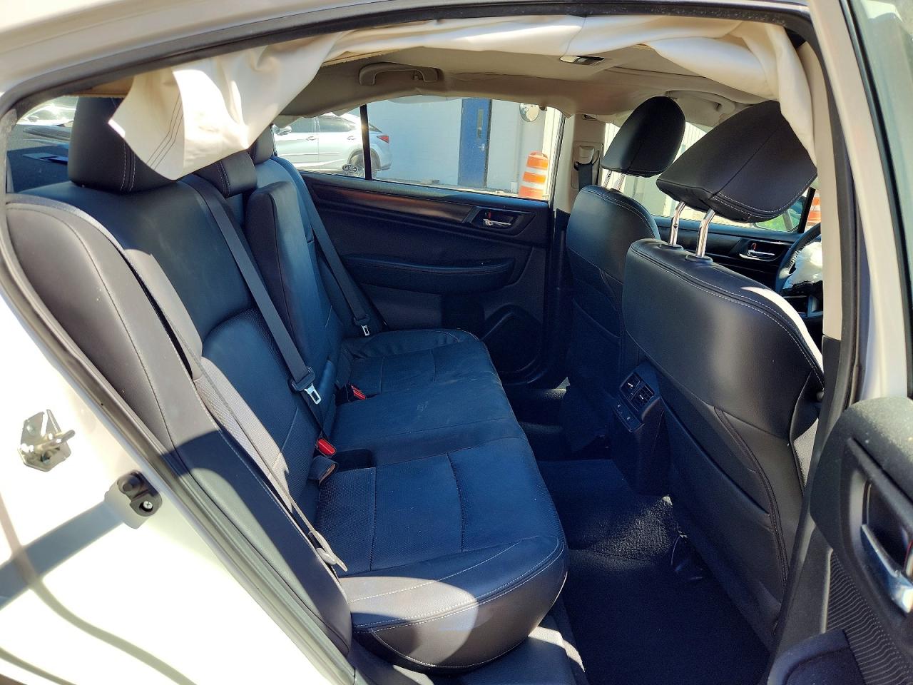 2015 Subaru Legacy 3.6r Limited Белый vin: 4S3BNEN65F3038917