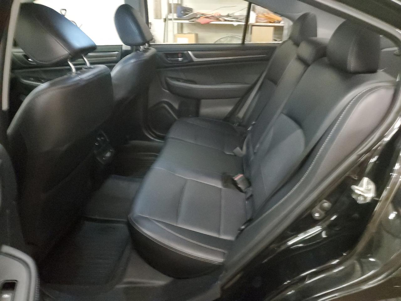 2018 Subaru Legacy 3.6r Limited Черный vin: 4S3BNEN67J3036692