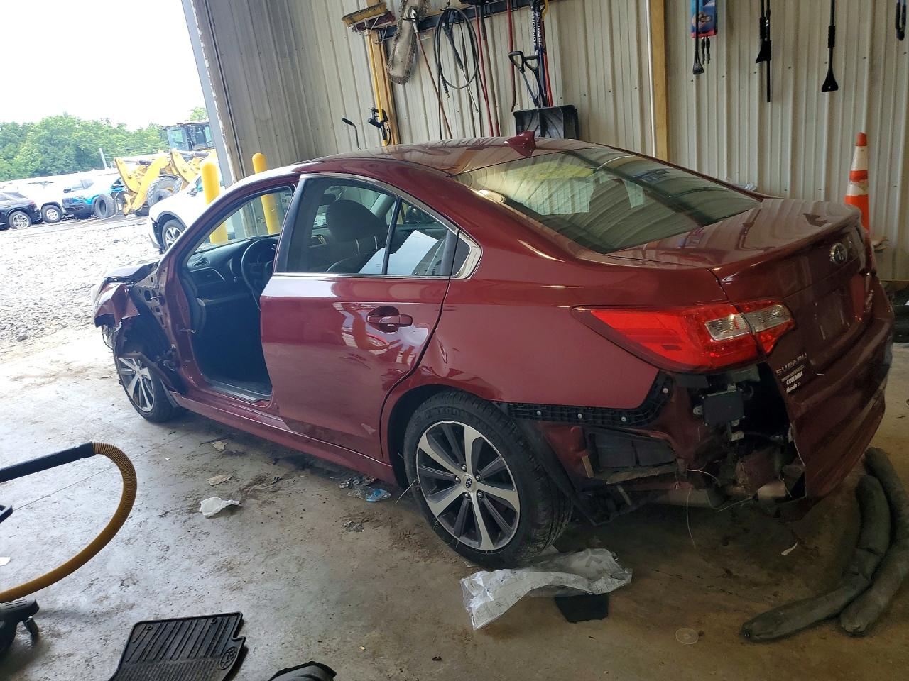 2017 Subaru Legacy 3.6r Limited Красный vin: 4S3BNEN6XH3050743