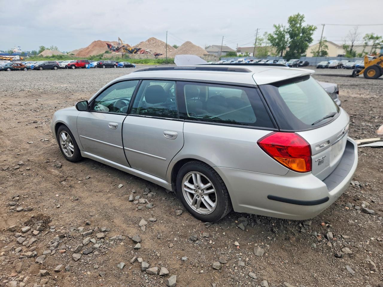 2005 Subaru Legacy 2.5i Серебряный vin: 4S3BP616056352221
