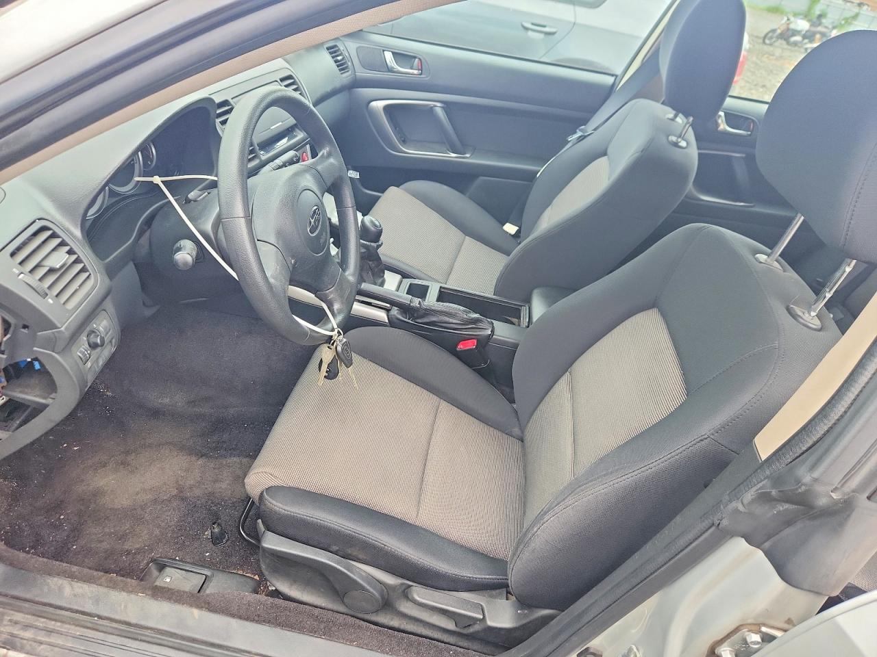2005 Subaru Legacy 2.5i Серебряный vin: 4S3BP616056352221