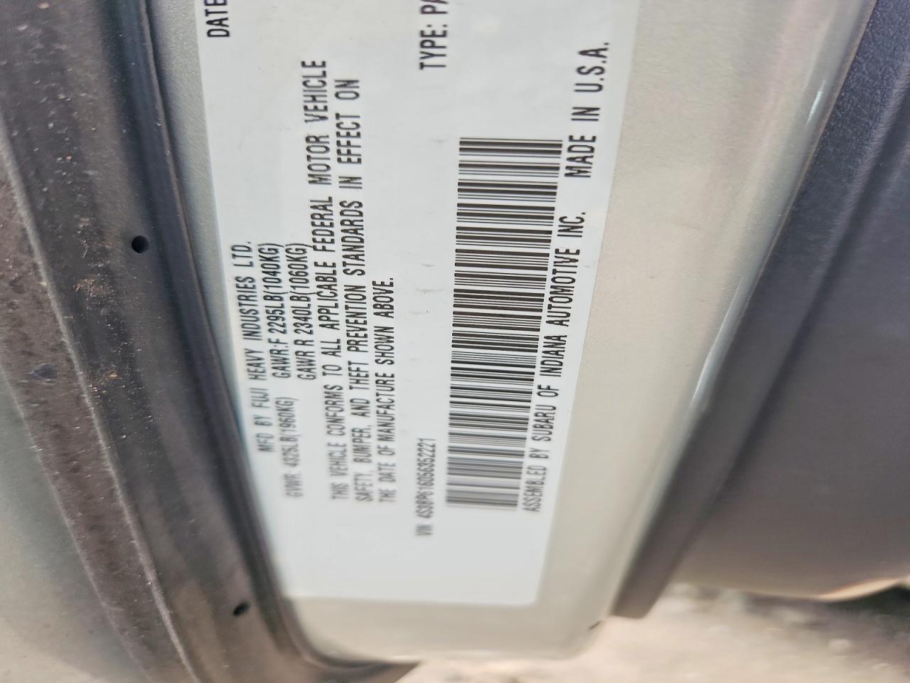2005 Subaru Legacy 2.5i Серебряный vin: 4S3BP616056352221
