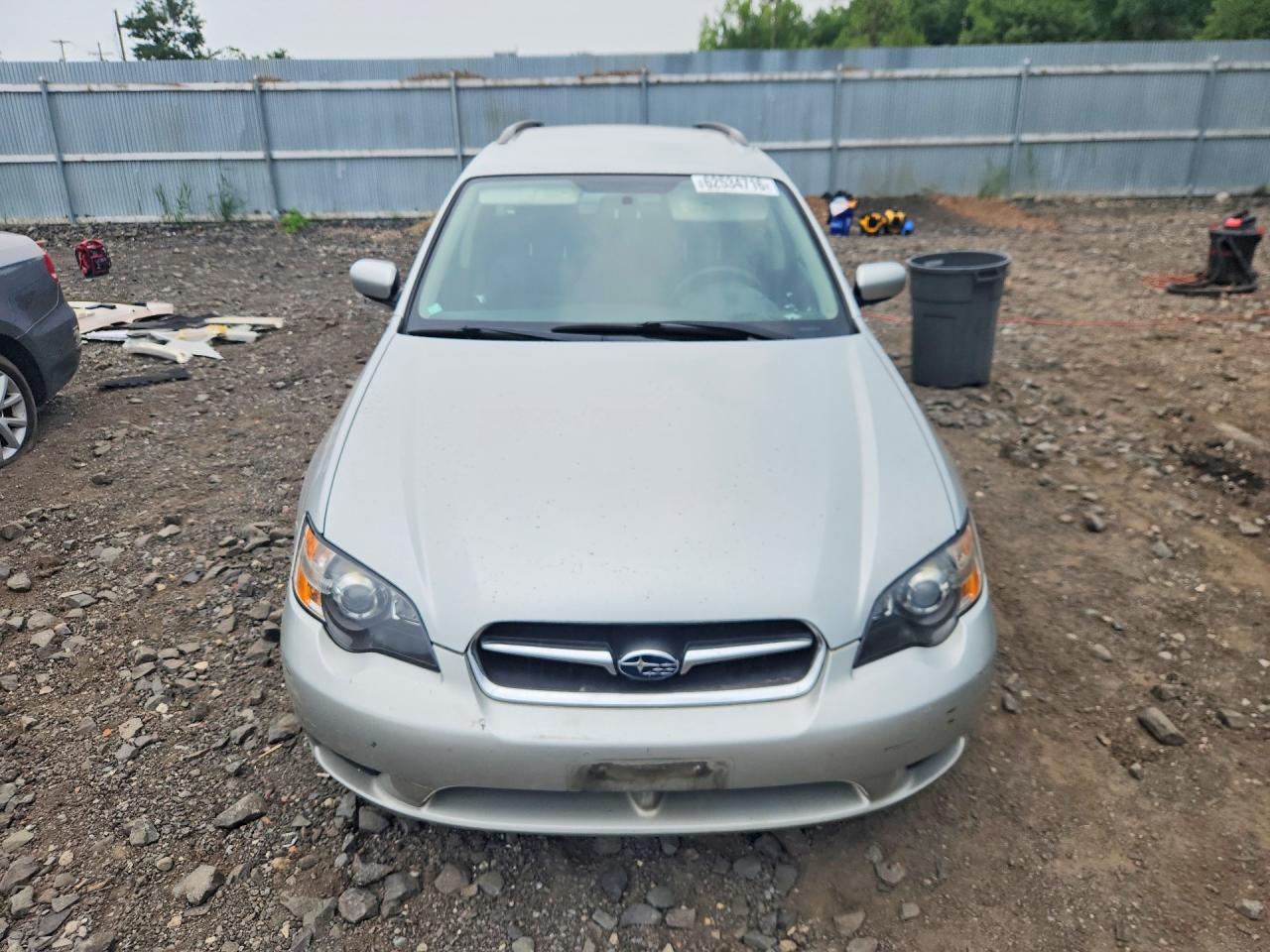 2005 Subaru Legacy 2.5i Серебряный vin: 4S3BP616056352221