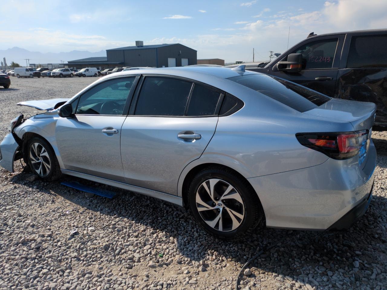 2023 Subaru Legacy Premium Серебряный vin: 4S3BWAC63P3015081