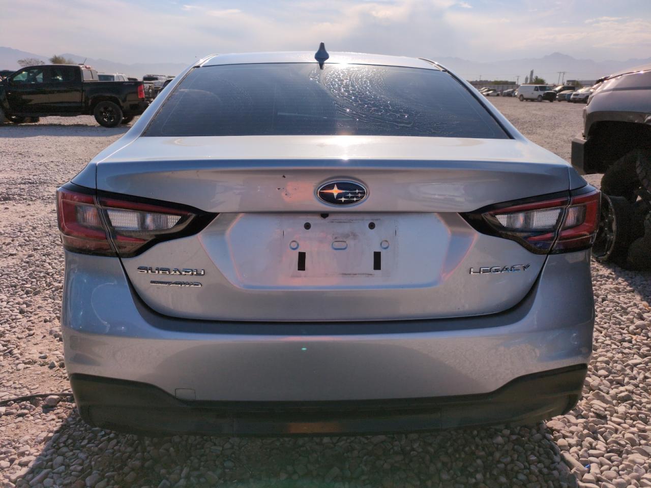 2023 Subaru Legacy Premium Серебряный vin: 4S3BWAC63P3015081