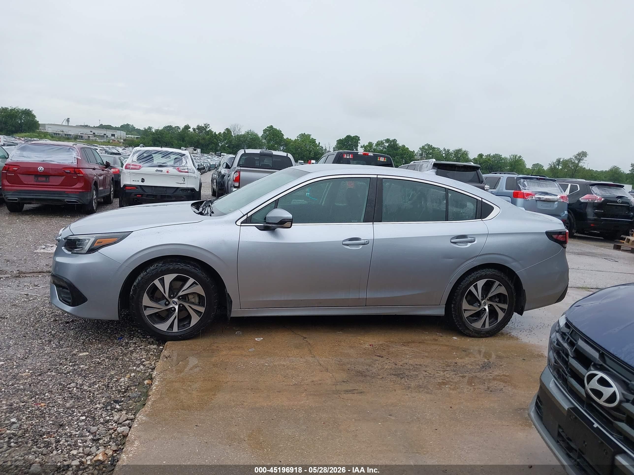 2022 Subaru Legacy Premium Серебряный vin: 4S3BWAD6XN3011623