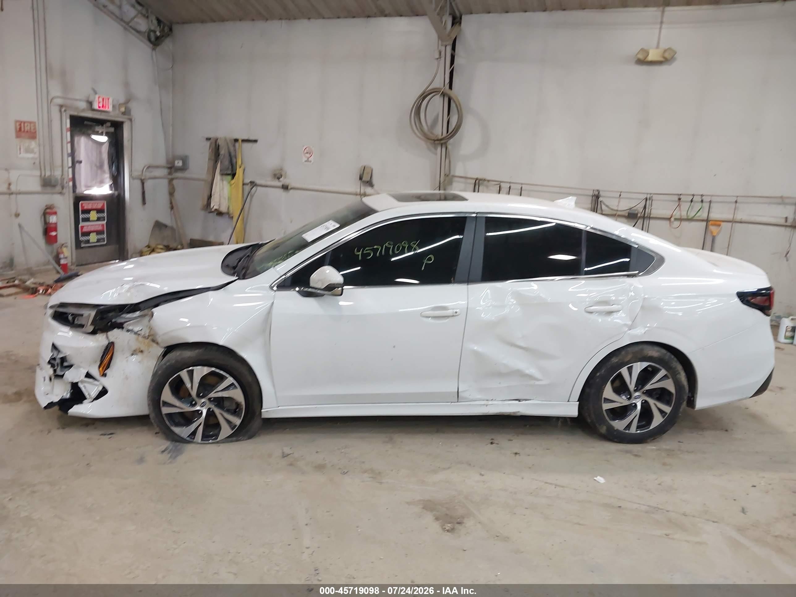 2021 Subaru Legacy Premium White vin: 4S3BWAF6XM3002948