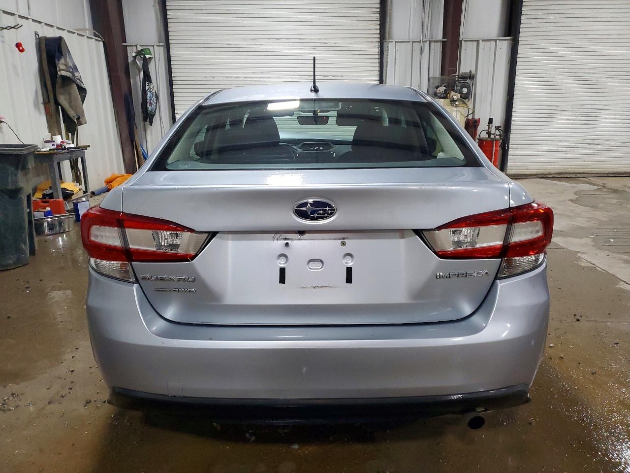 2018 Subaru Impreza Silver vin: 4S3GKAA69J3612876