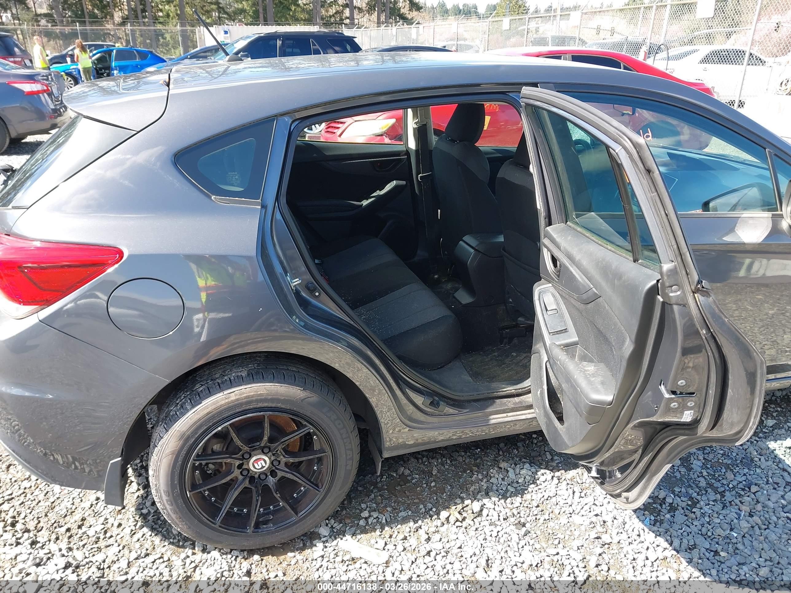 2018 Subaru Impreza 2.0i Gray vin: 4S3GTAA64J3749415