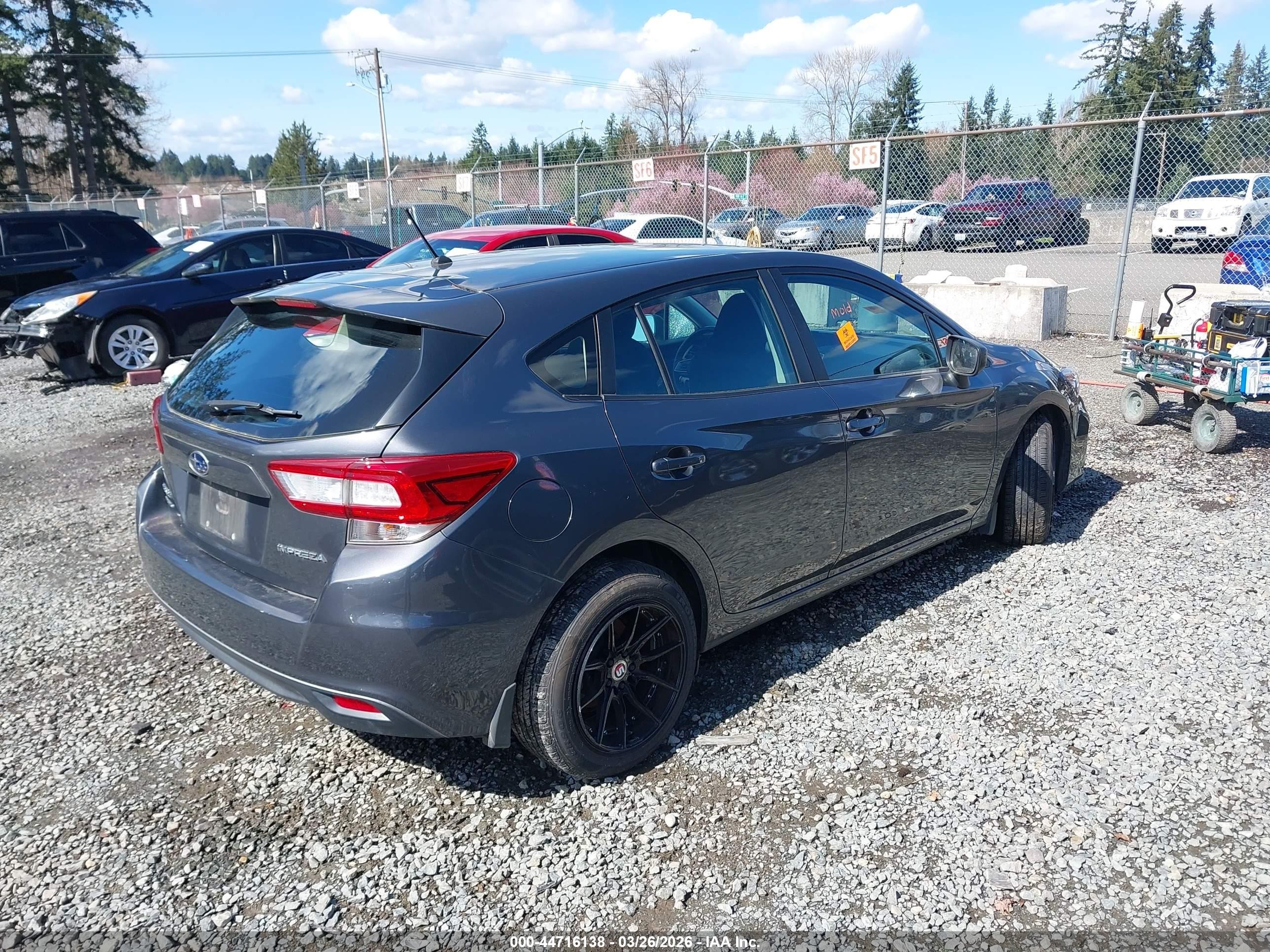 2018 Subaru Impreza 2.0i Gray vin: 4S3GTAA64J3749415