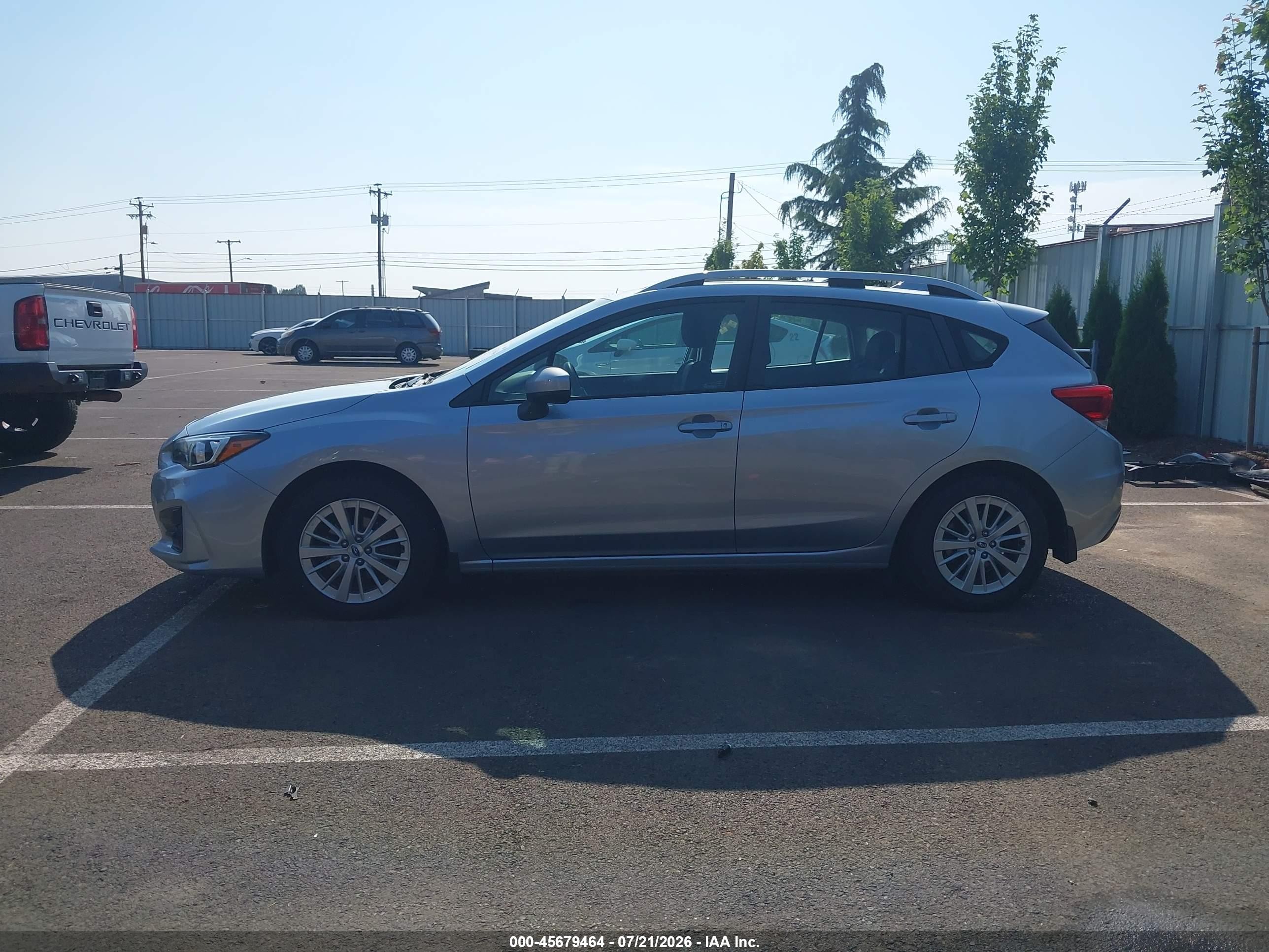 2018 Subaru Impreza 2.0i Premium Silver vin: 4S3GTAB62J3750772