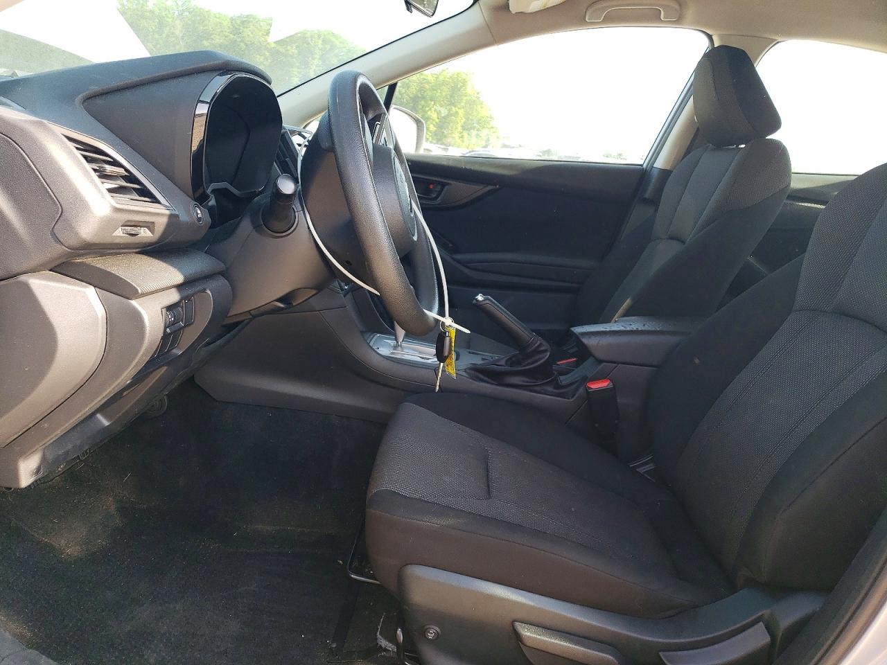 2021 Subaru Impreza Серебряный vin: 4S3GTAB68M3701080
