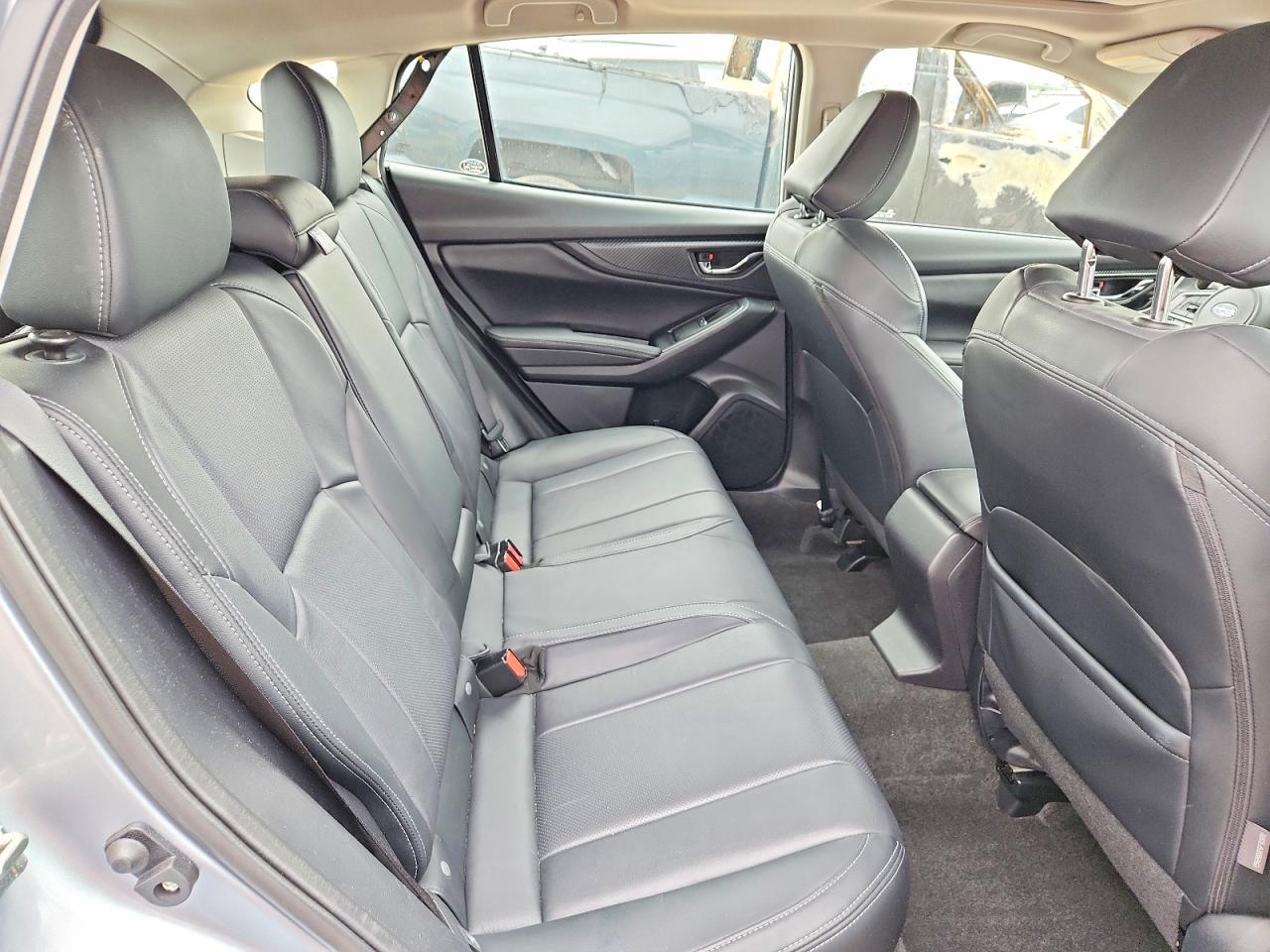 2018 Subaru Impreza Limited Silver vin: 4S3GTAT62J3752584
