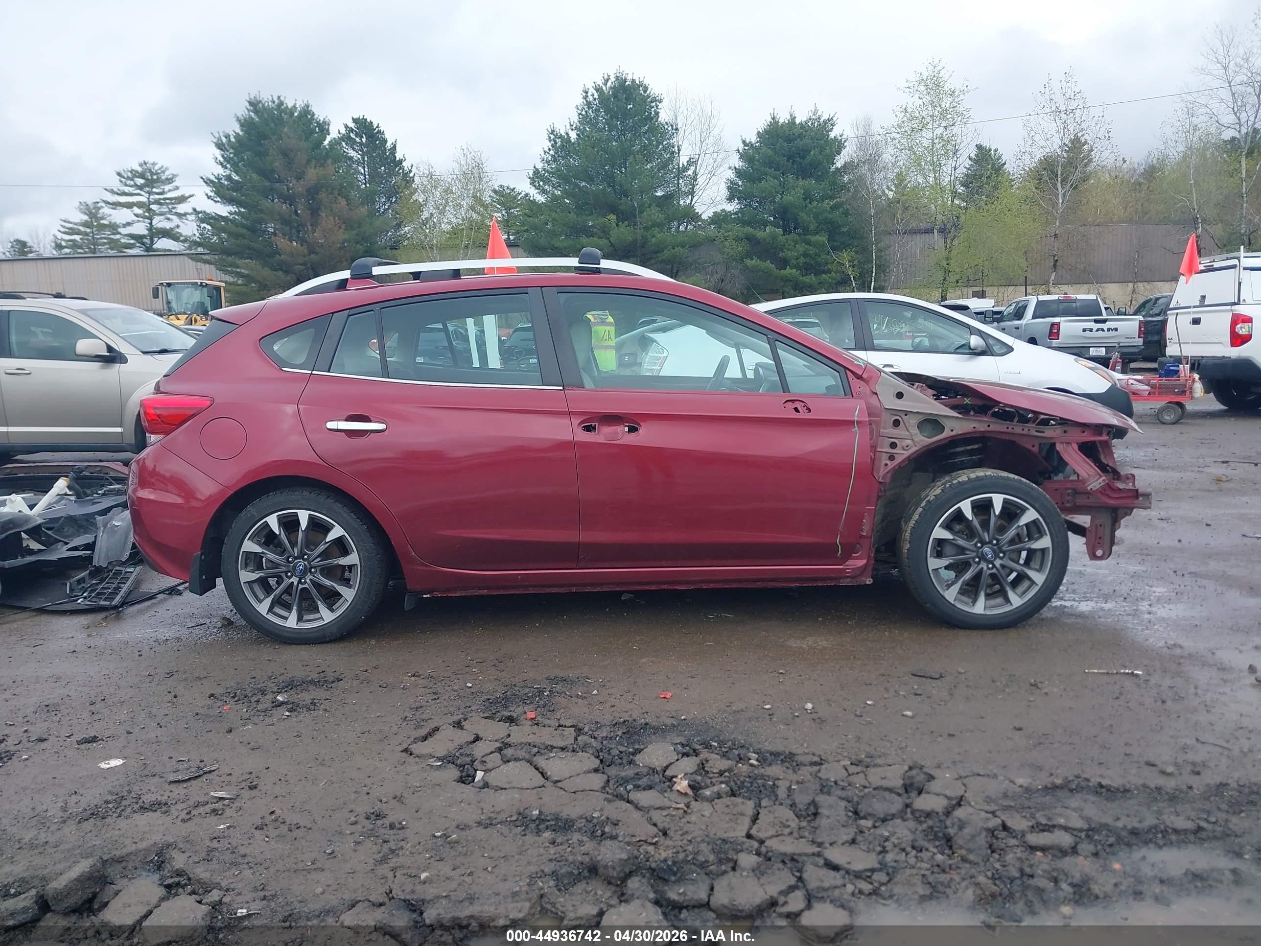 2020 Subaru Impreza Limited 5-door Red vin: 4S3GTAU60L3717754