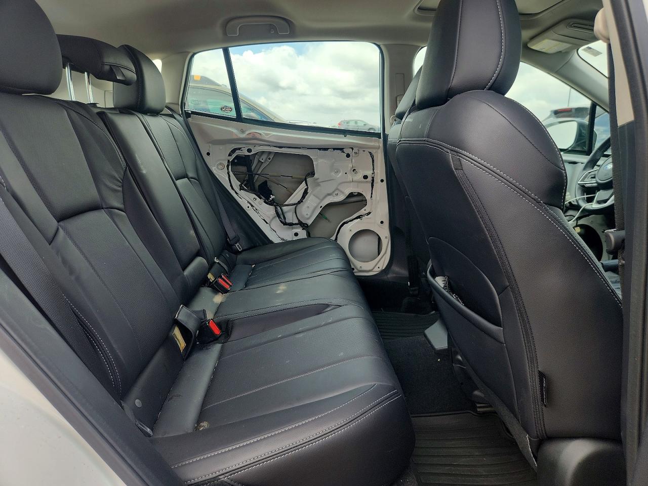 2018 Subaru Impreza Limited White vin: 4S3GTAU65J3716371