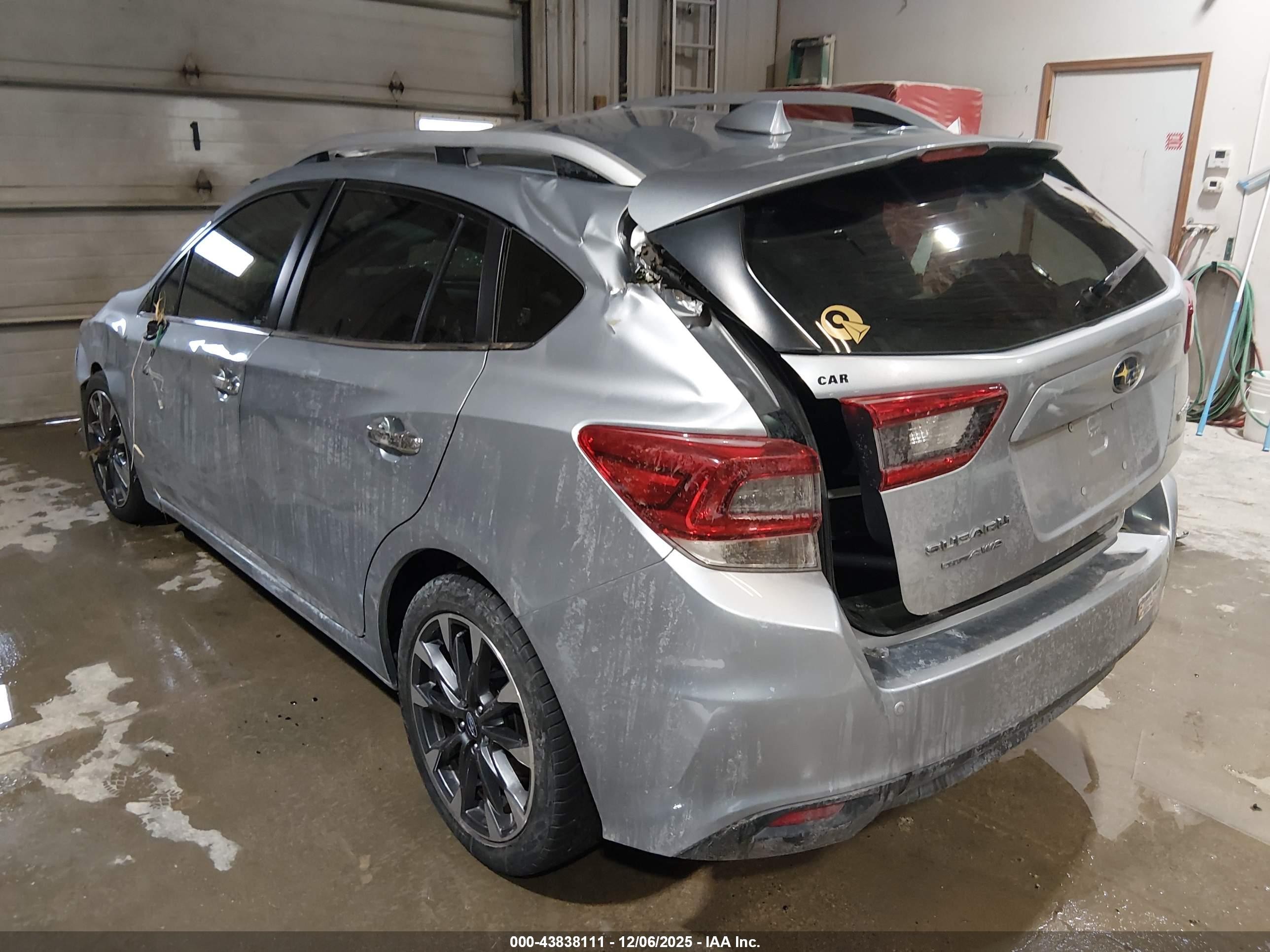 2020 Subaru Impreza Limited 5-door Gray vin: 4S3GTAU67L3715757