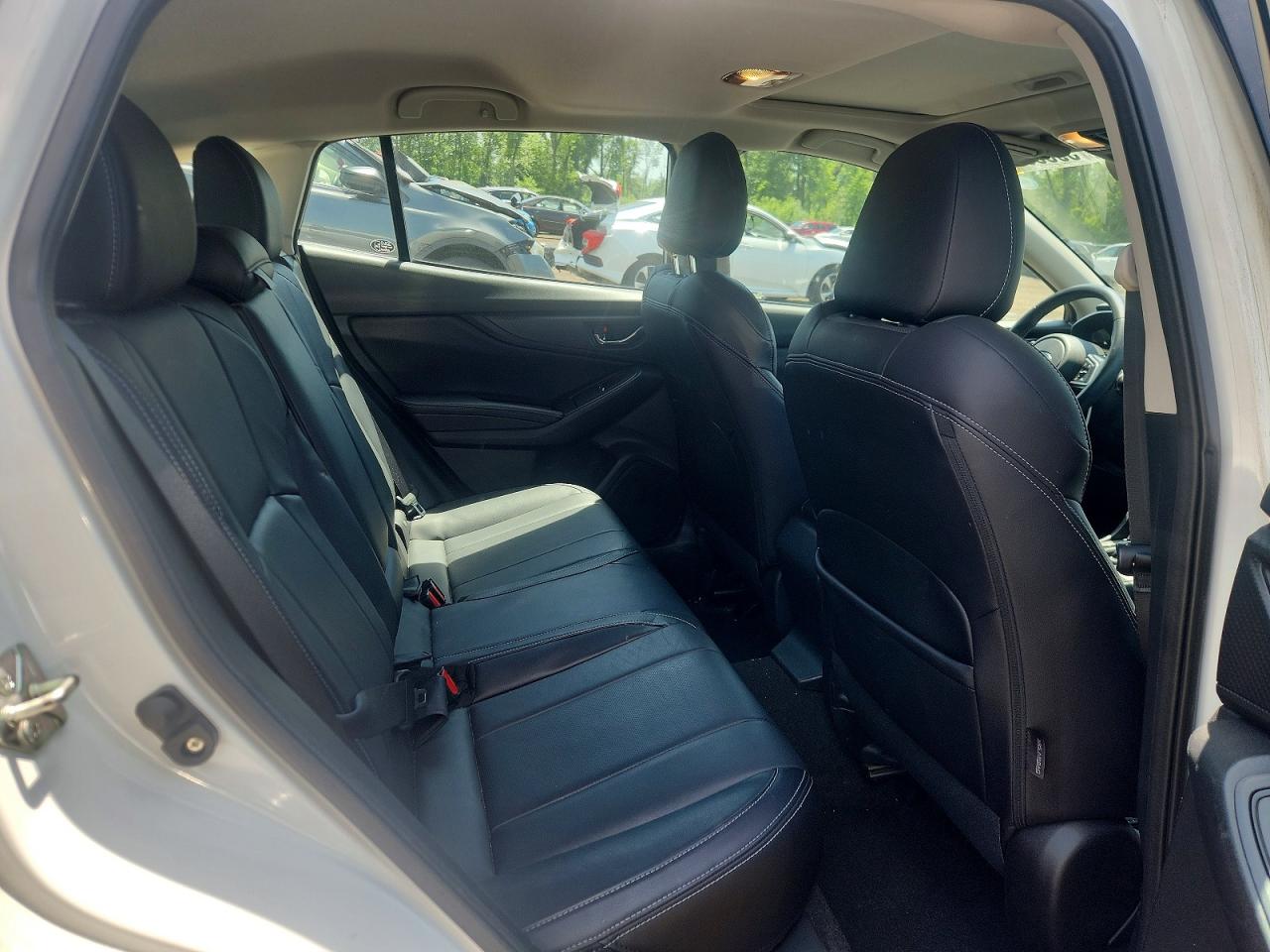 2017 Subaru Impr 4d 4x White vin: 4S3GTAU69H3752431