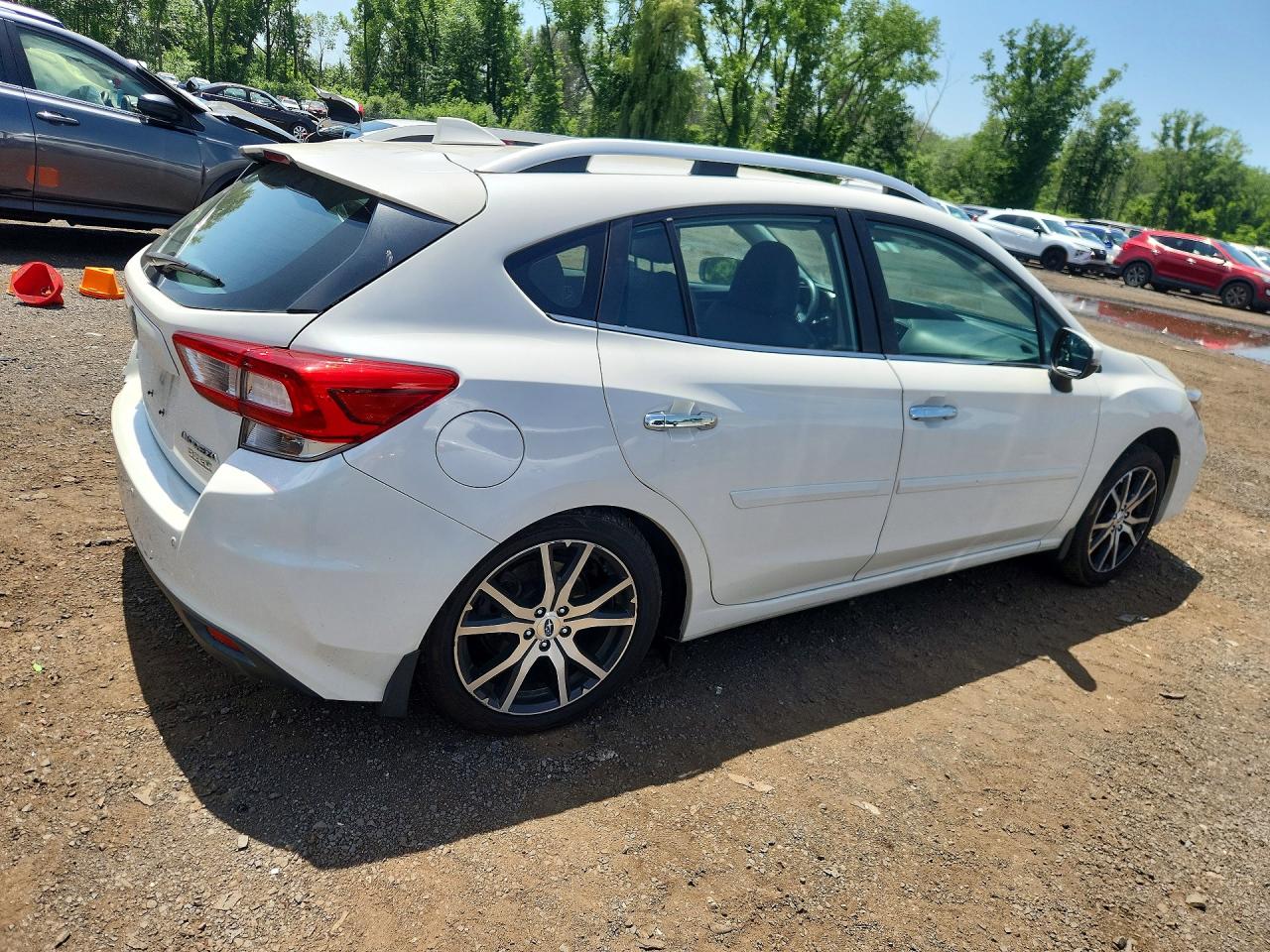 2017 Subaru Impr 4d 4x White vin: 4S3GTAU69H3752431