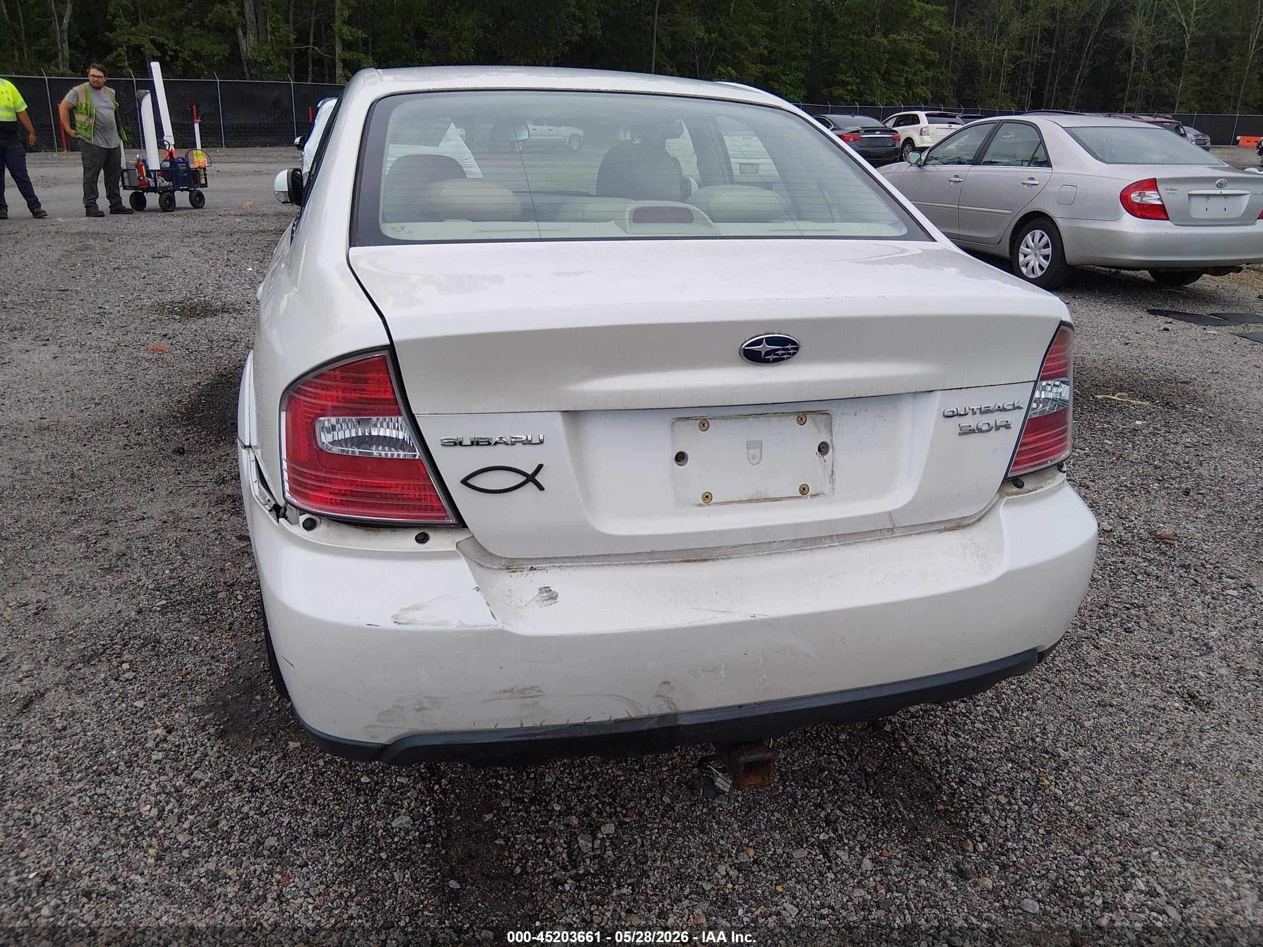 2005 Subaru Outback 3.0r White vin: 4S4BL84C854217939