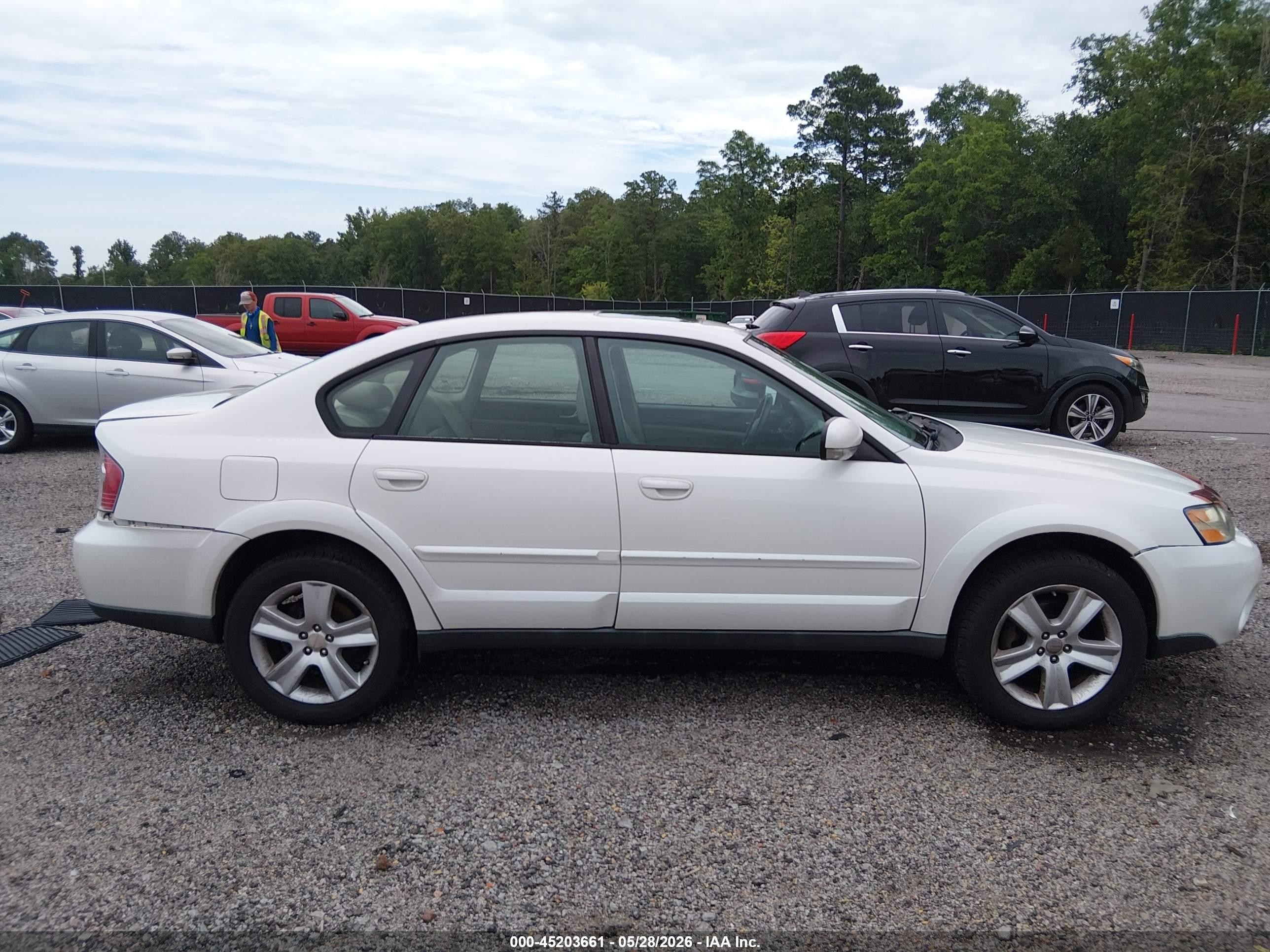 2005 Subaru Outback 3.0r White vin: 4S4BL84C854217939