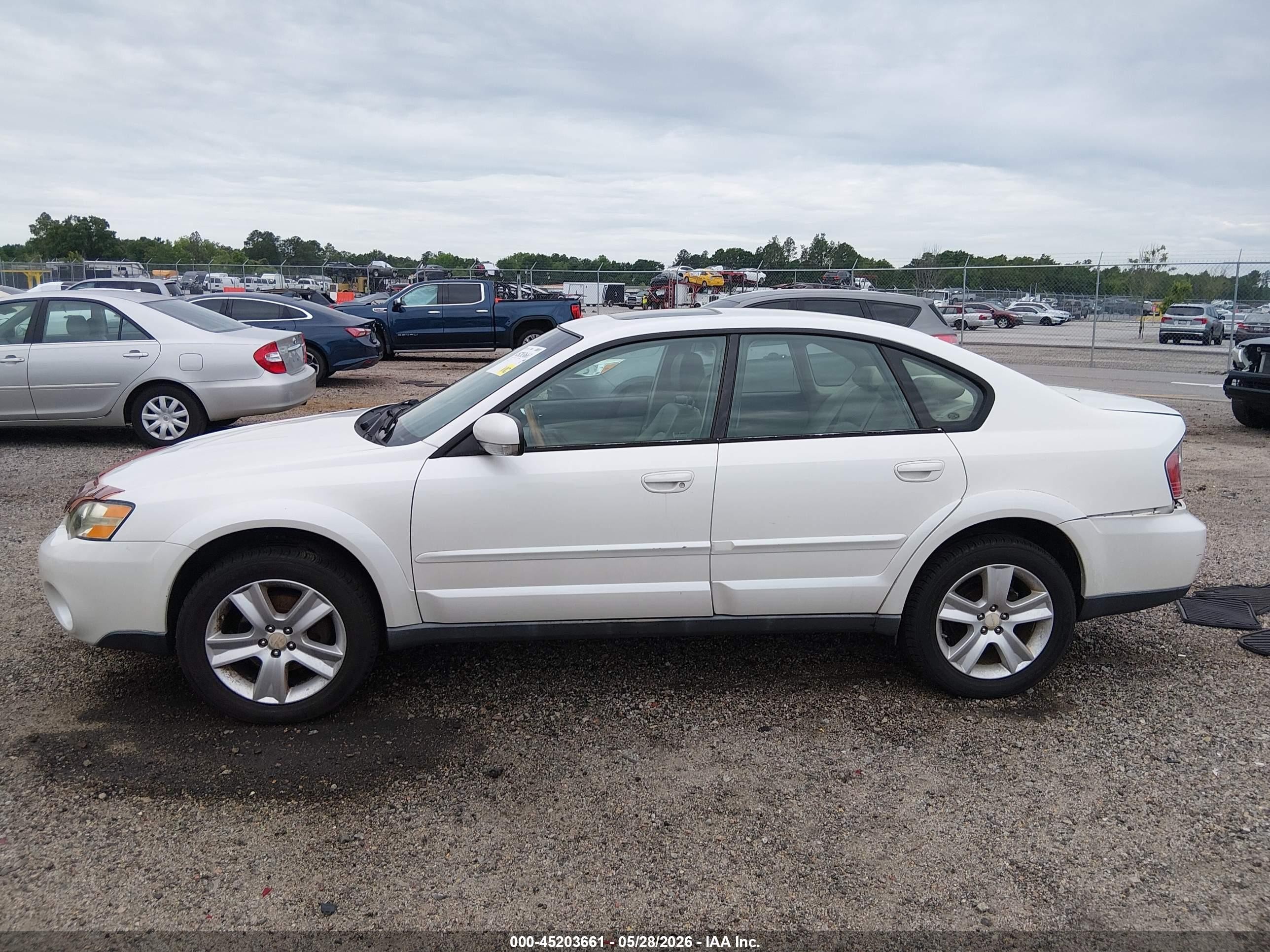 2005 Subaru Outback 3.0r White vin: 4S4BL84C854217939