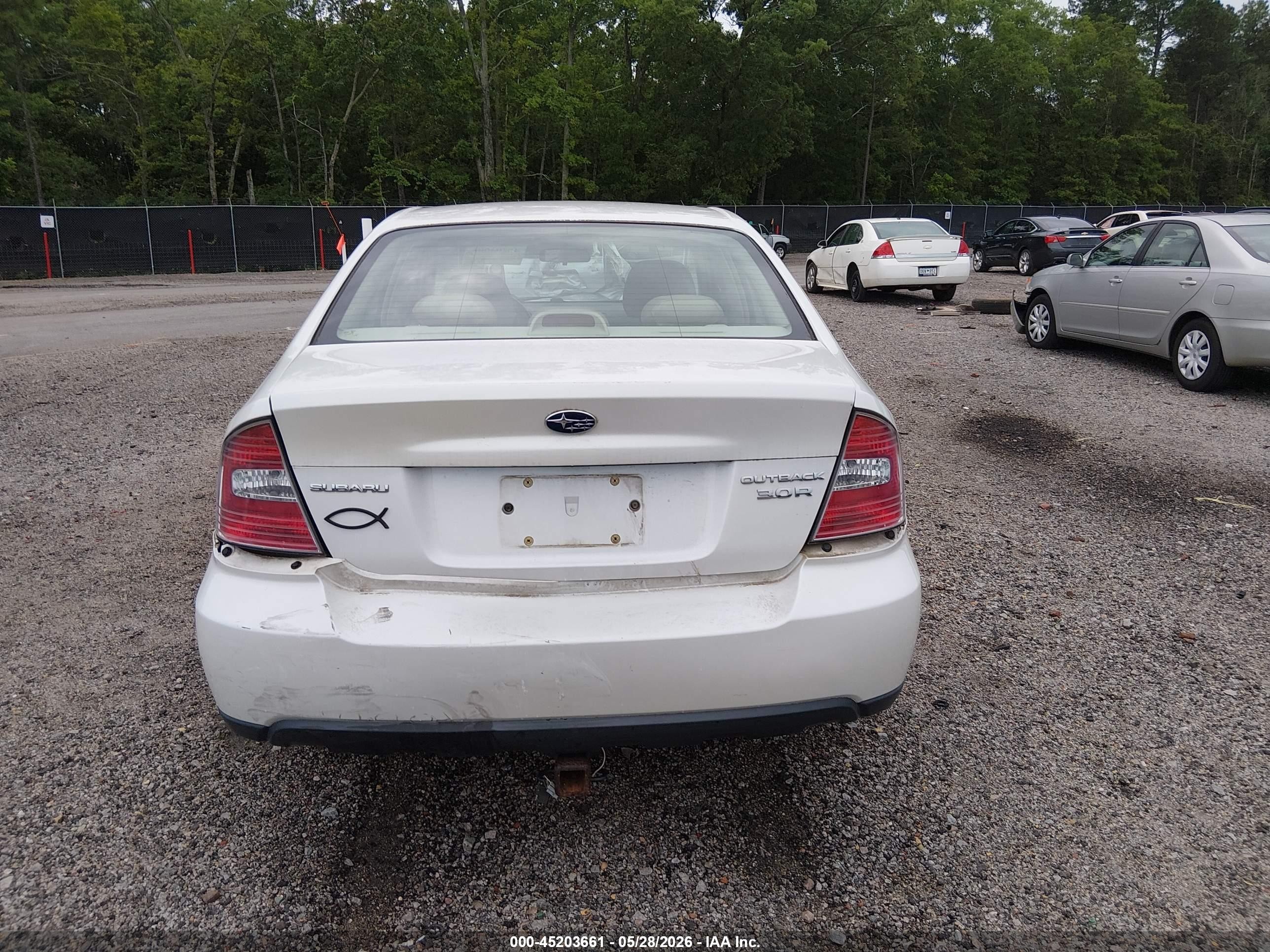 2005 Subaru Outback 3.0r White vin: 4S4BL84C854217939