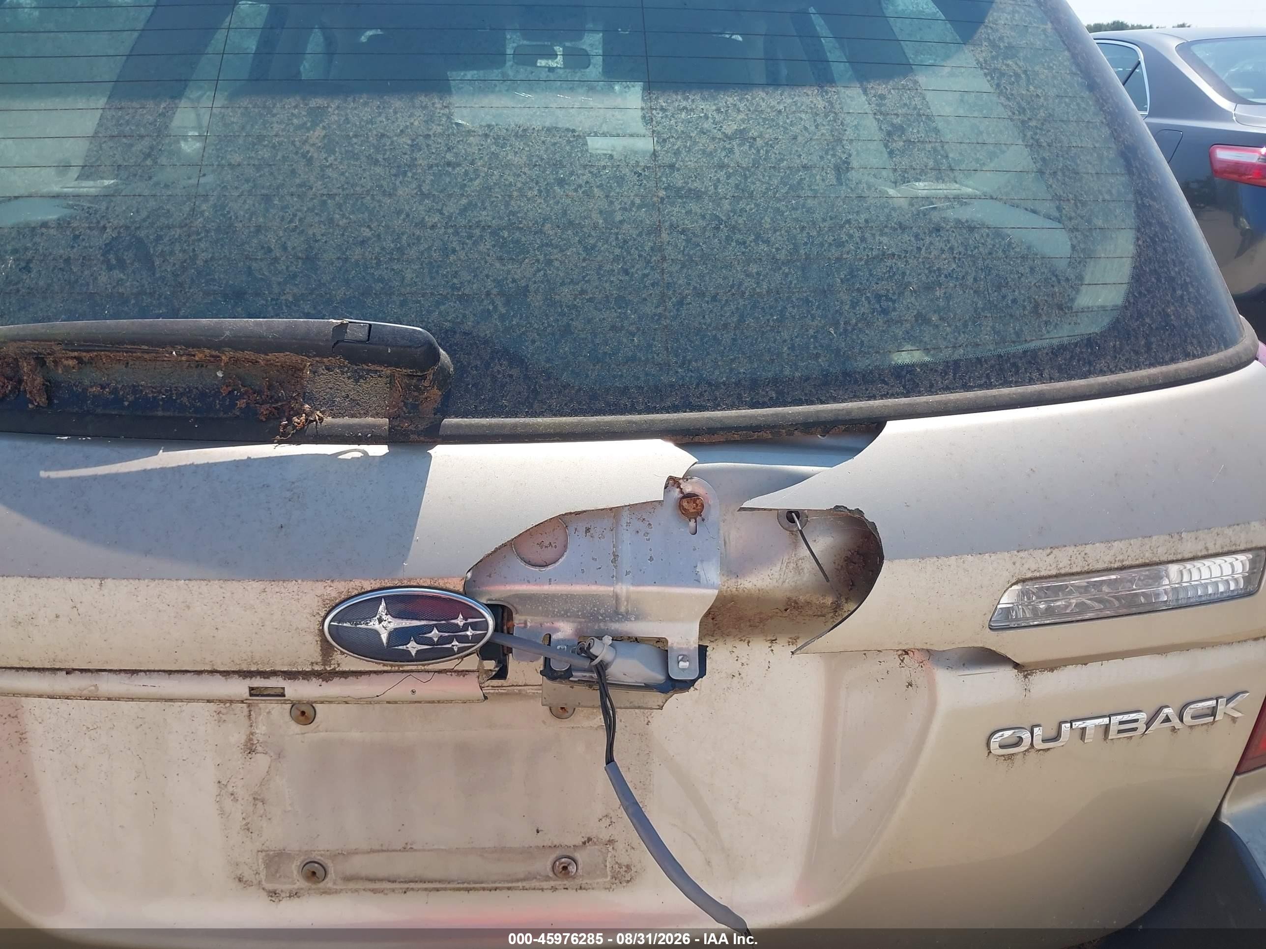 2008 Subaru Outback   Gold vin: 4S4BP60C087336487
