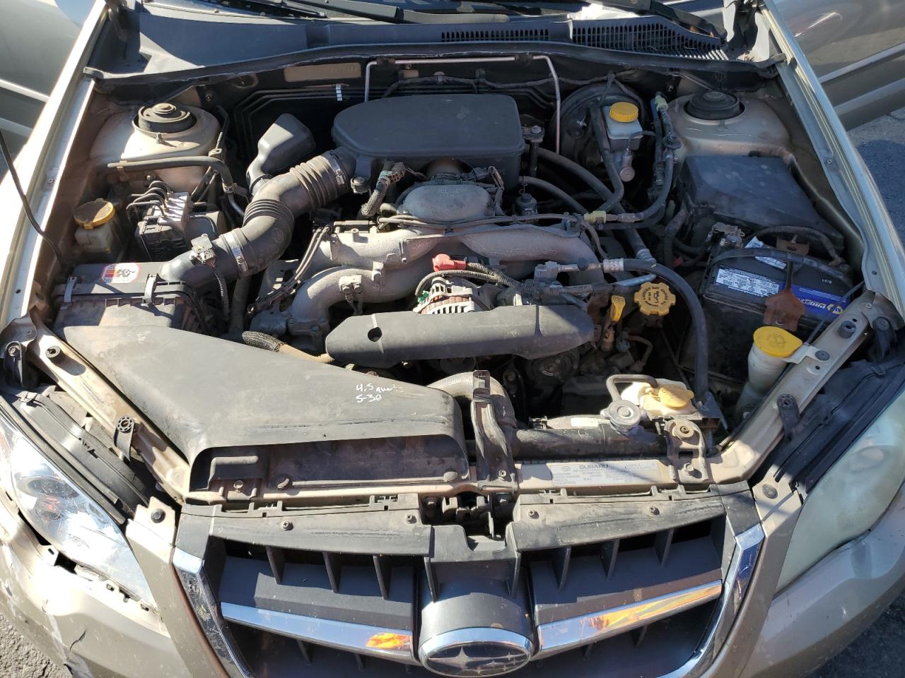 2009 Subaru Outback Gold vin: 4S4BP60C197327945