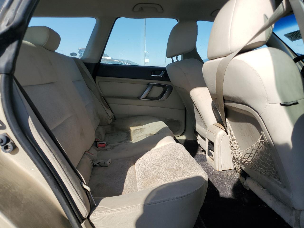 2009 Subaru Outback Gold vin: 4S4BP60C197327945