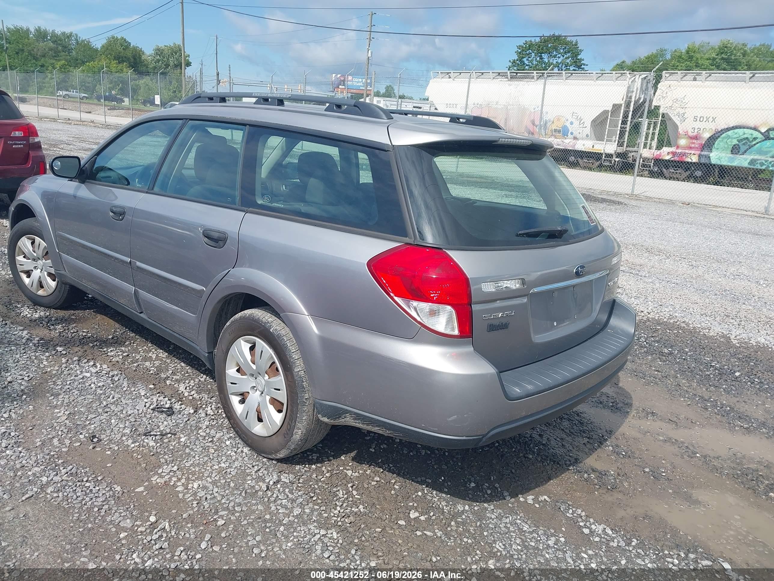 2008 Subaru Outback   Silver vin: 4S4BP60C287323885