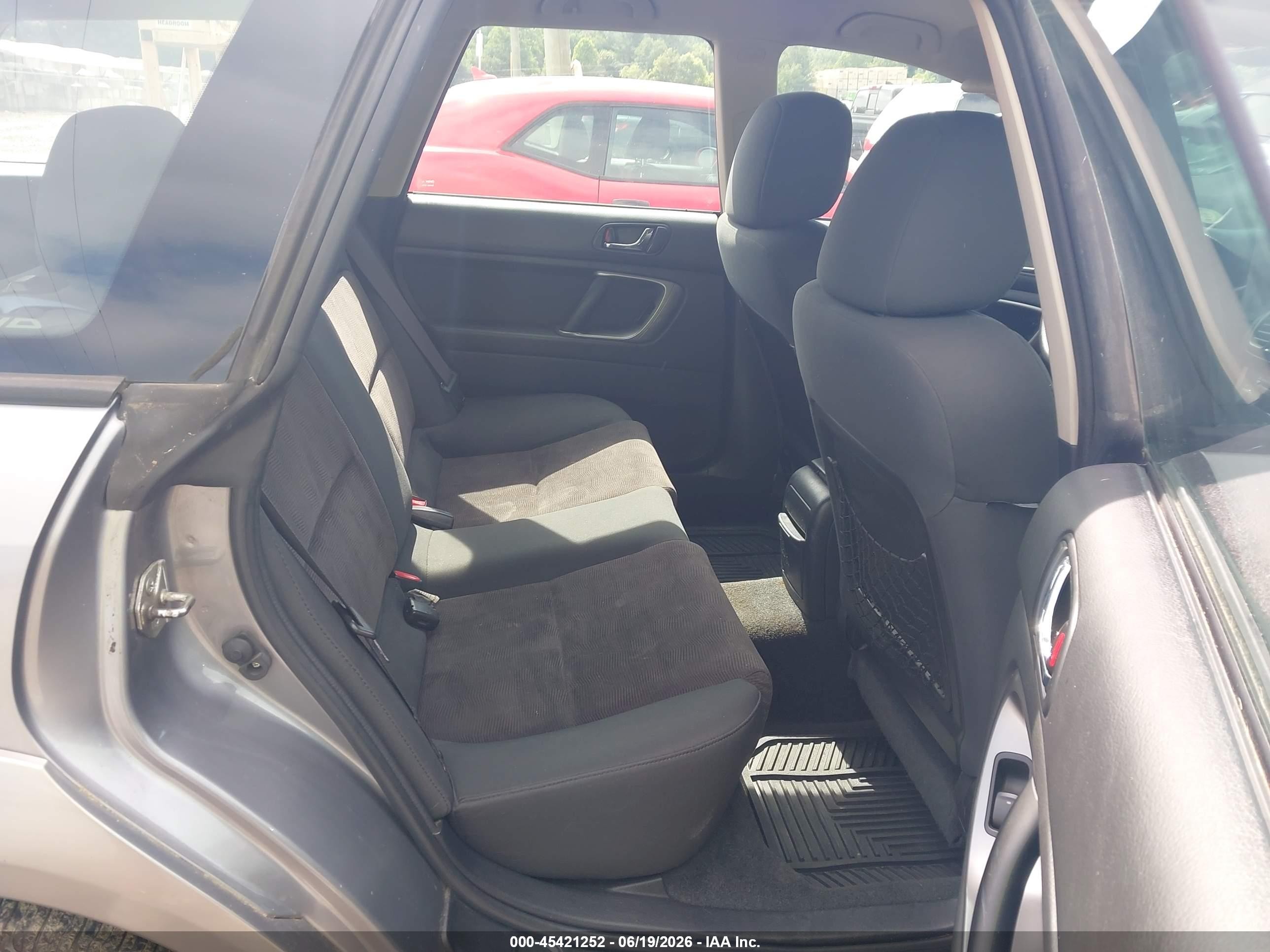 2008 Subaru Outback   Silver vin: 4S4BP60C287323885