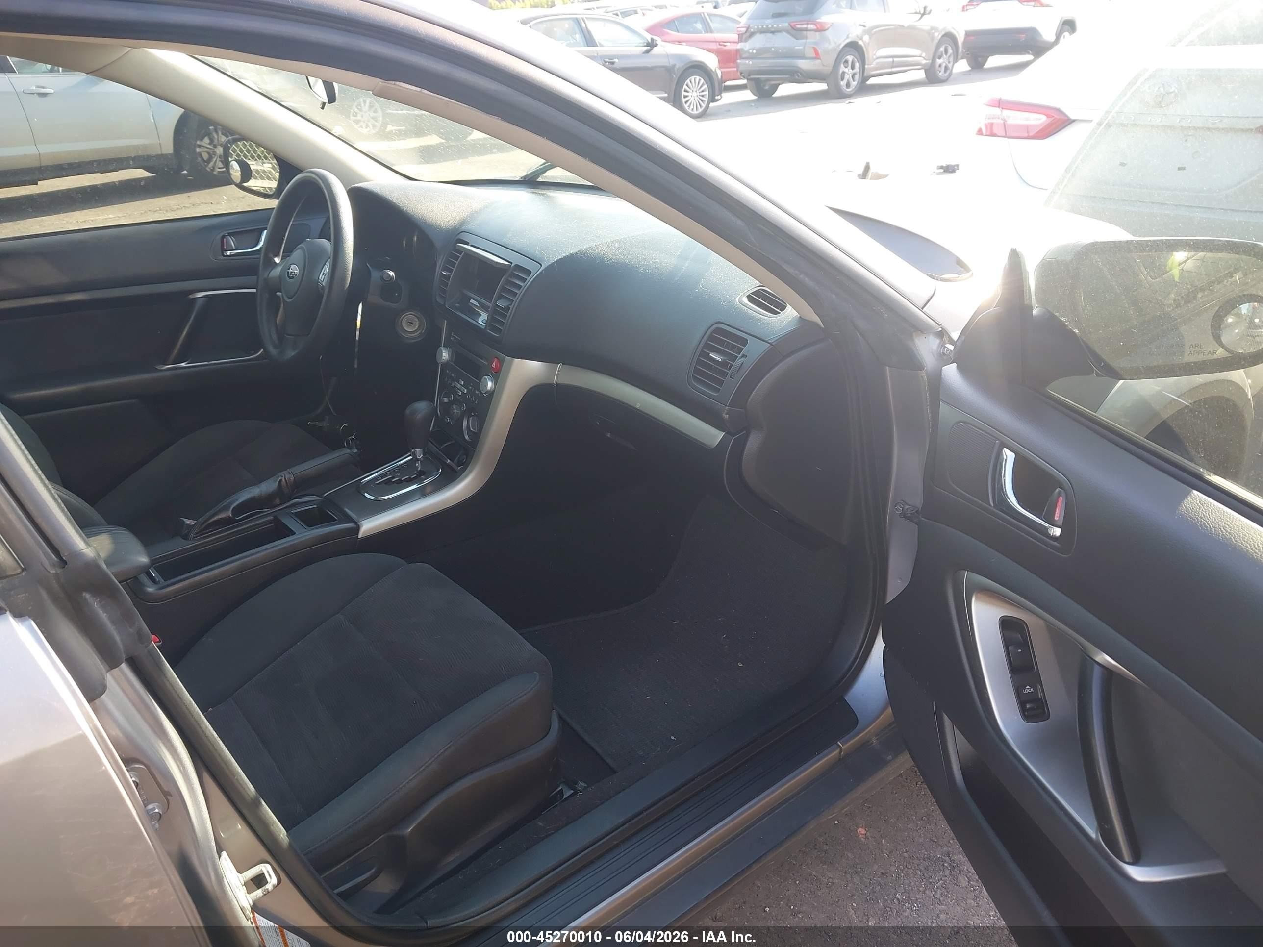 2008 Subaru Outback   Silver vin: 4S4BP60C687363547