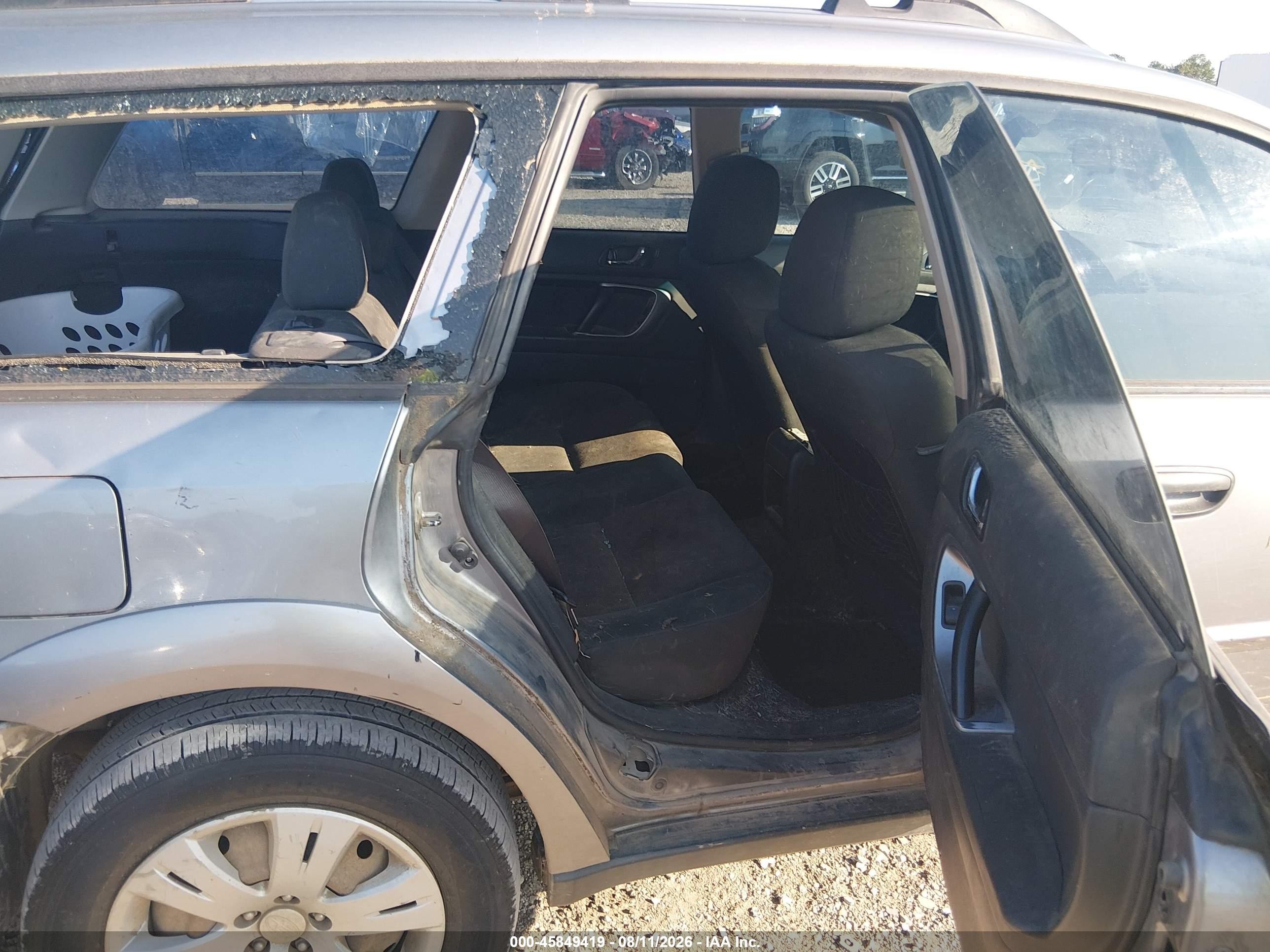 2008 Subaru Outback   Silver vin: 4S4BP60C987313578