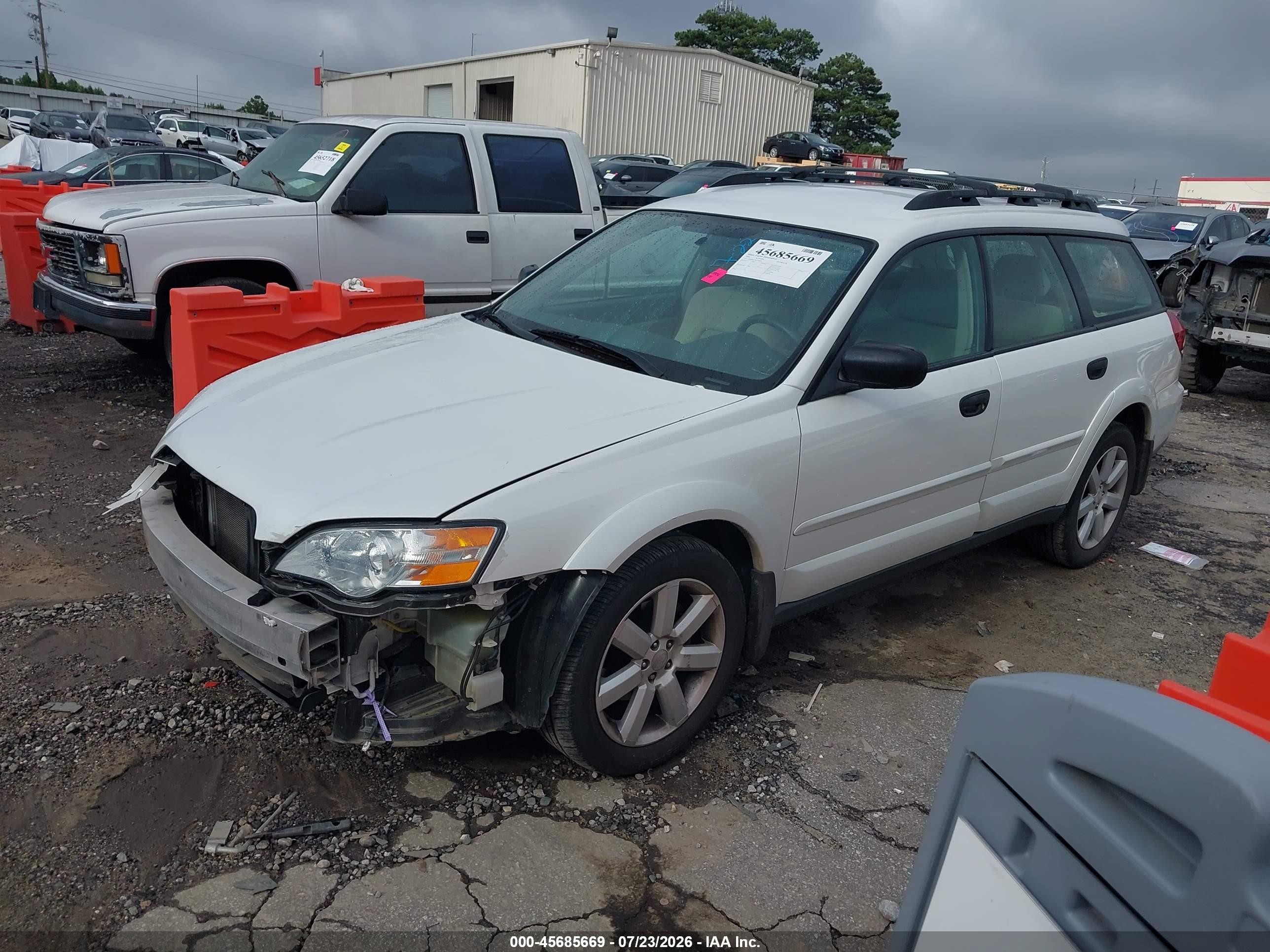 2006 Subaru Legacy   White vin: 4S4BP61C067318020