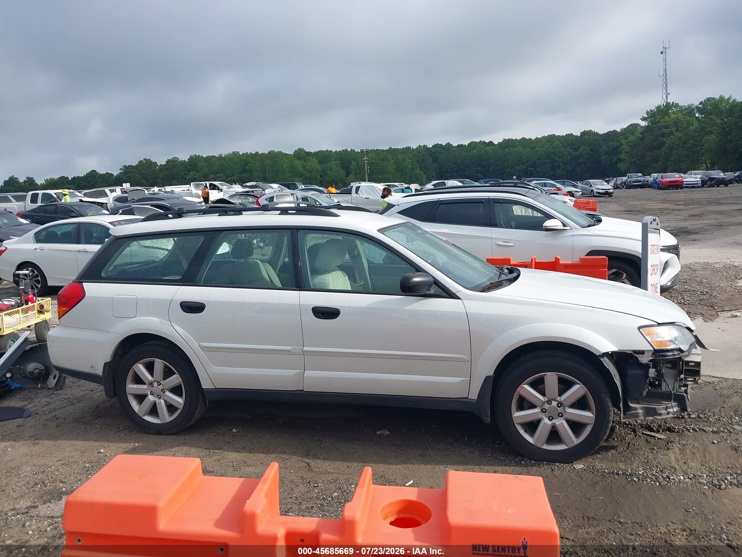 2006 Subaru Legacy   White vin: 4S4BP61C067318020