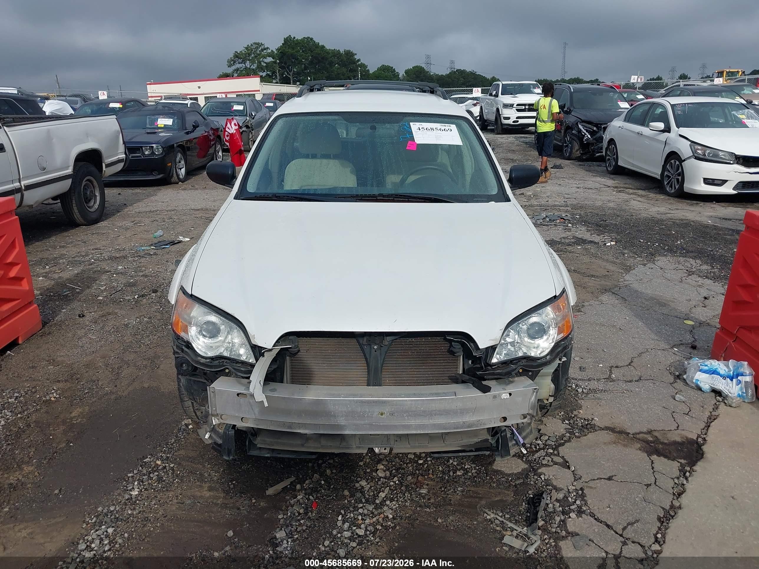 2006 Subaru Legacy   White vin: 4S4BP61C067318020