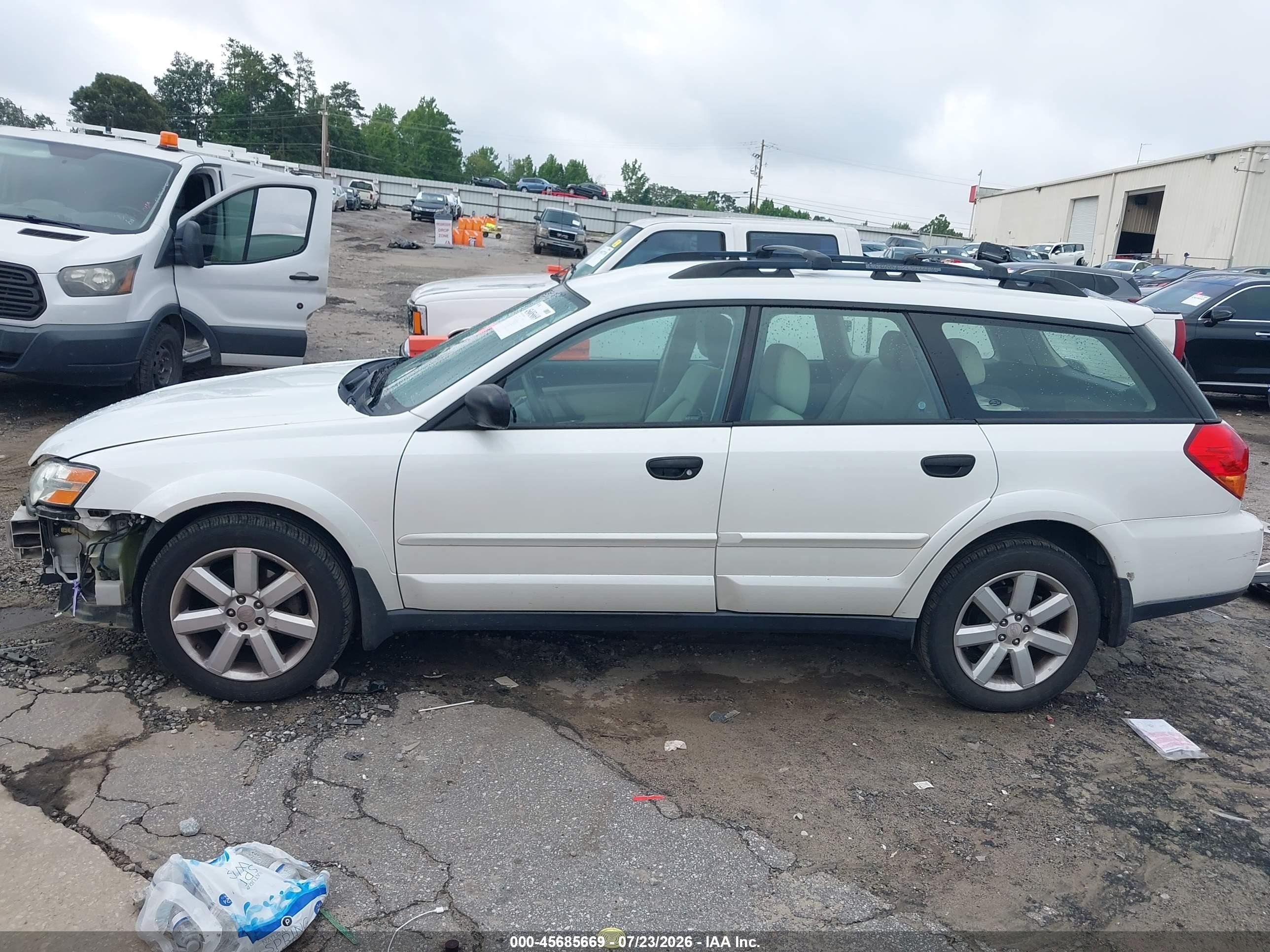 2006 Subaru Legacy   White vin: 4S4BP61C067318020