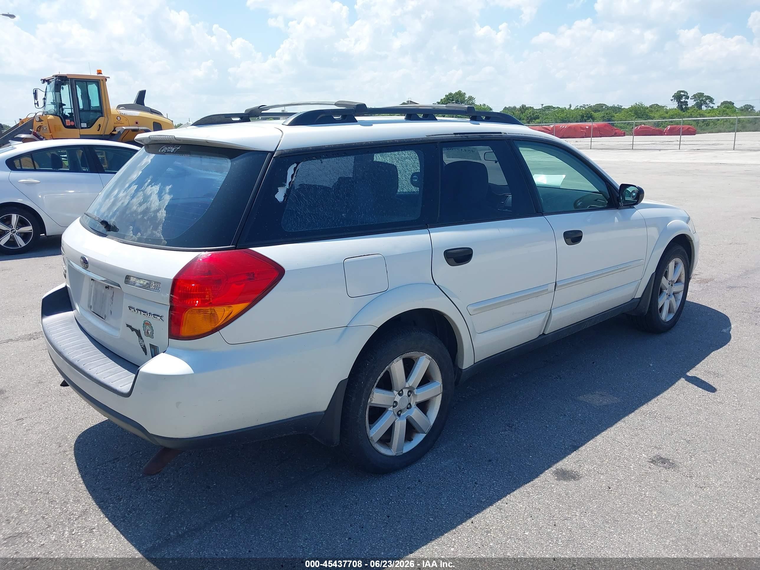 2006 Subaru Outback 2.5i White vin: 4S4BP61C067319376