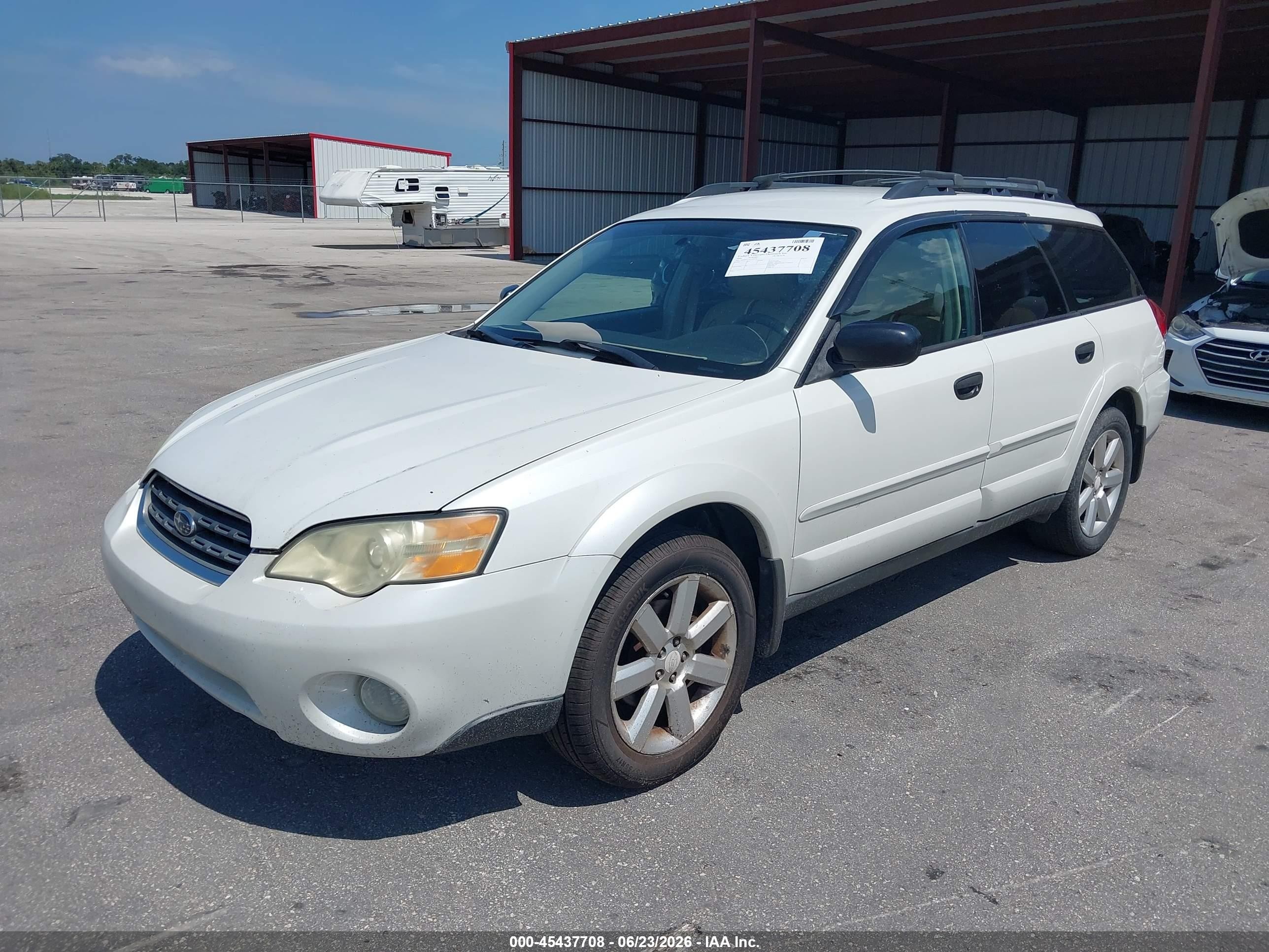2006 Subaru Outback 2.5i White vin: 4S4BP61C067319376