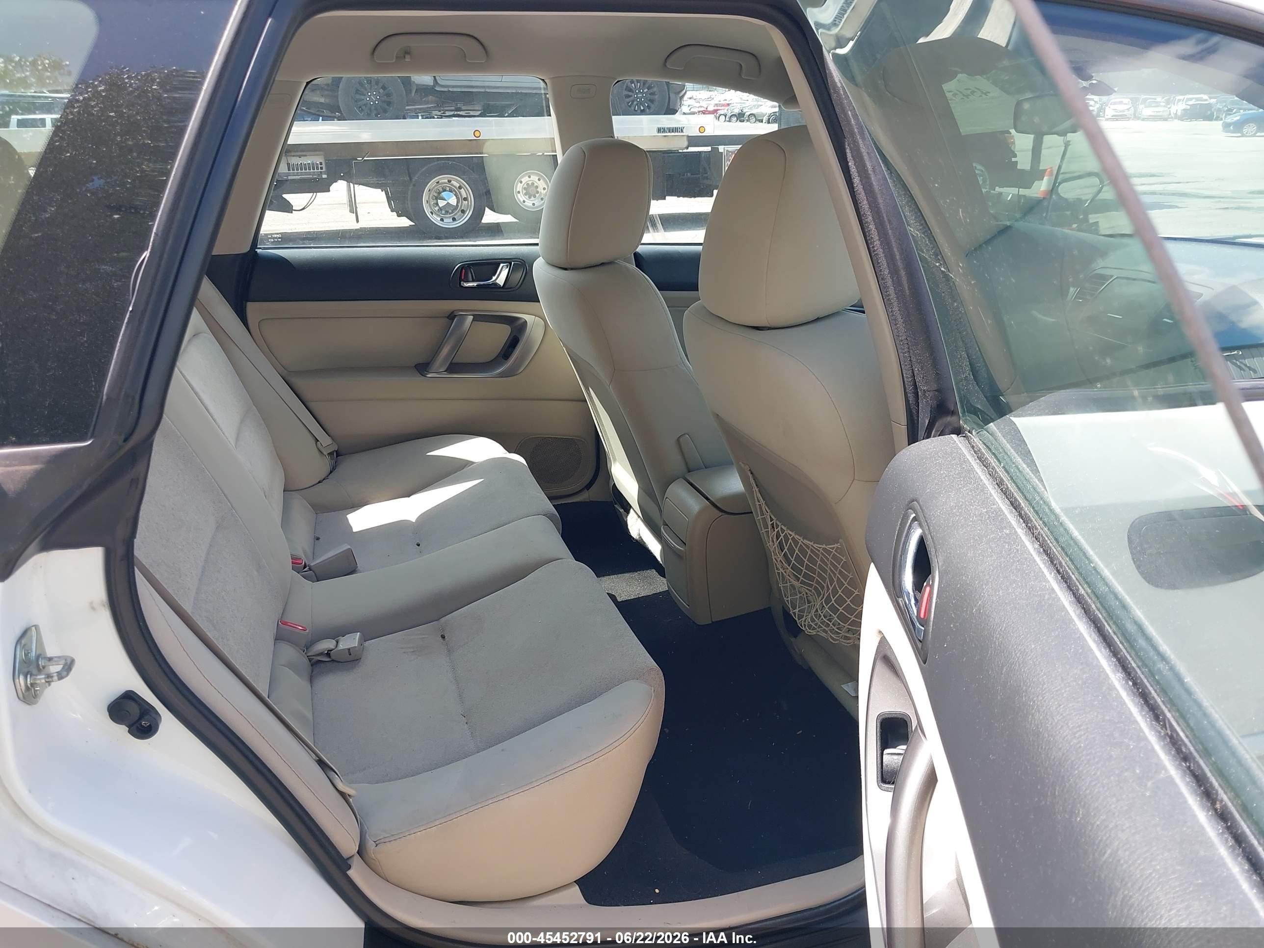 2009 Subaru Outback 2.5i White vin: 4S4BP61C097311296