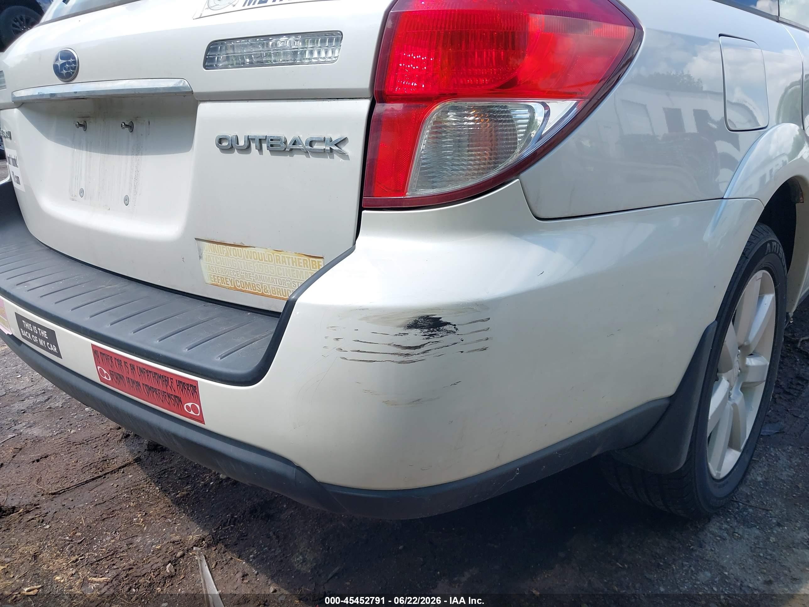 2009 Subaru Outback 2.5i White vin: 4S4BP61C097311296