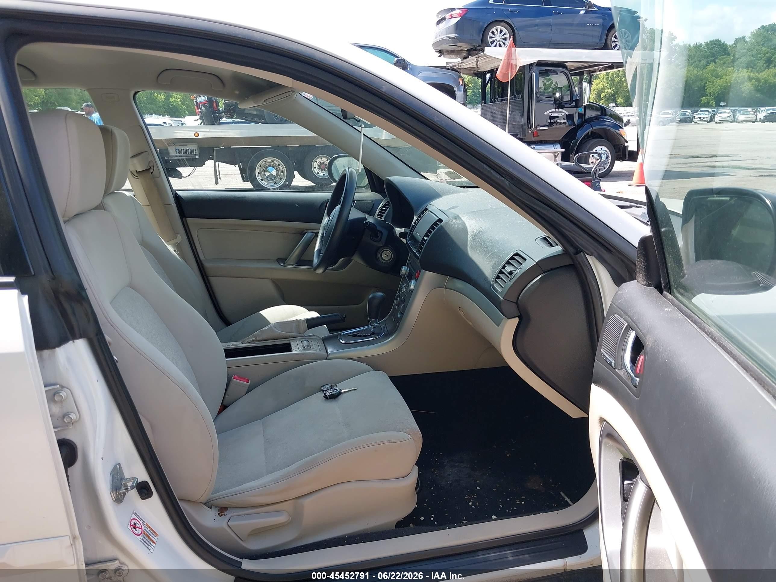 2009 Subaru Outback 2.5i White vin: 4S4BP61C097311296