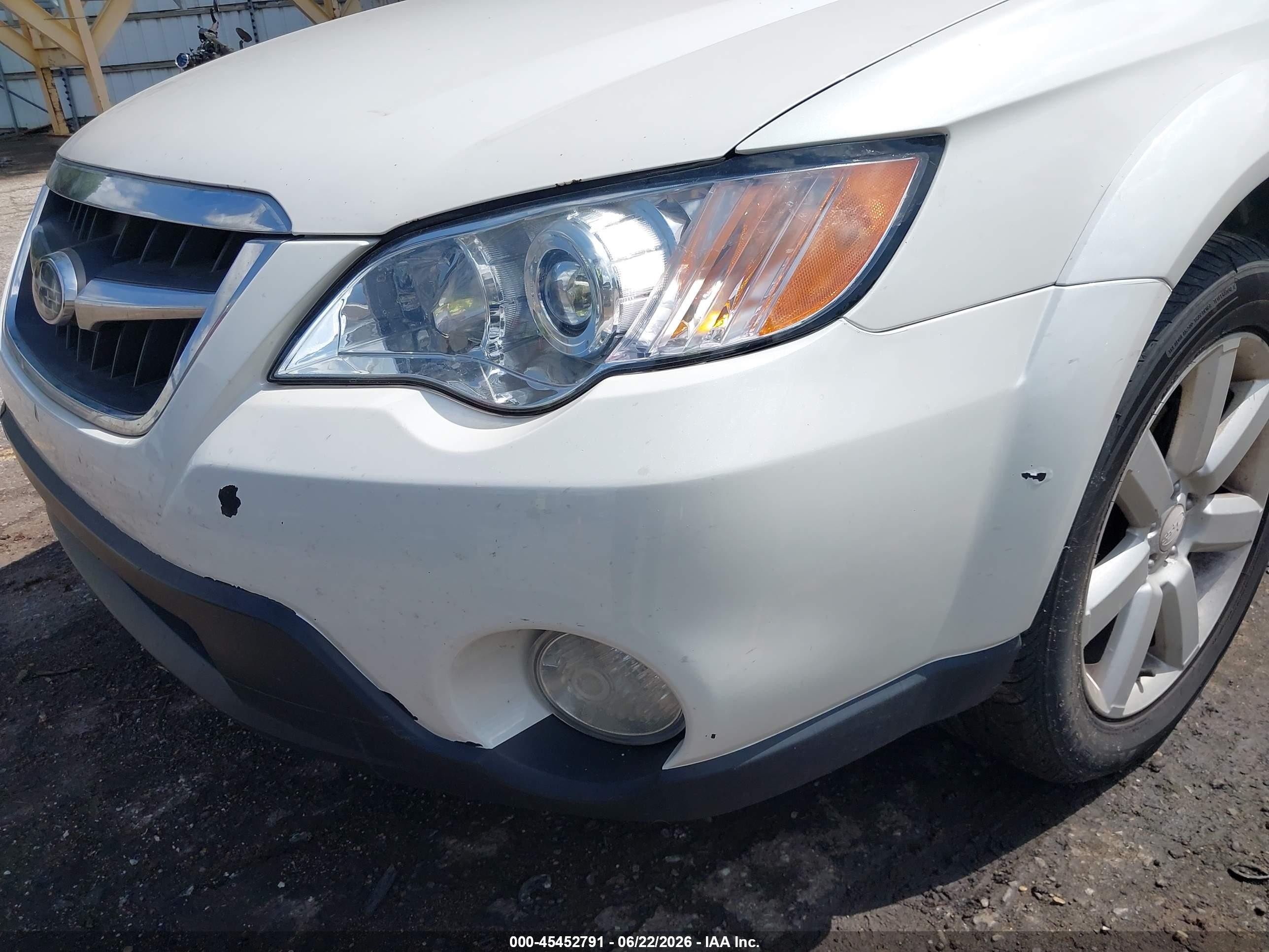 2009 Subaru Outback 2.5i White vin: 4S4BP61C097311296