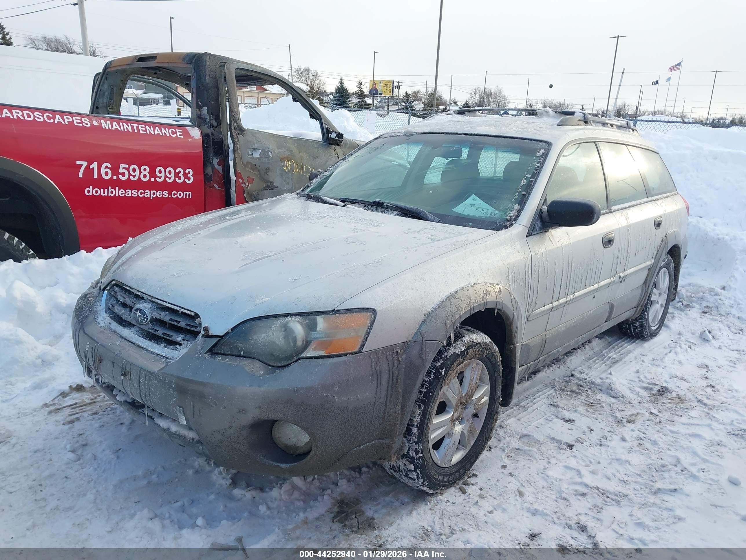 2005 Subaru Outback 2.5i Silver vin: 4S4BP61C157303878