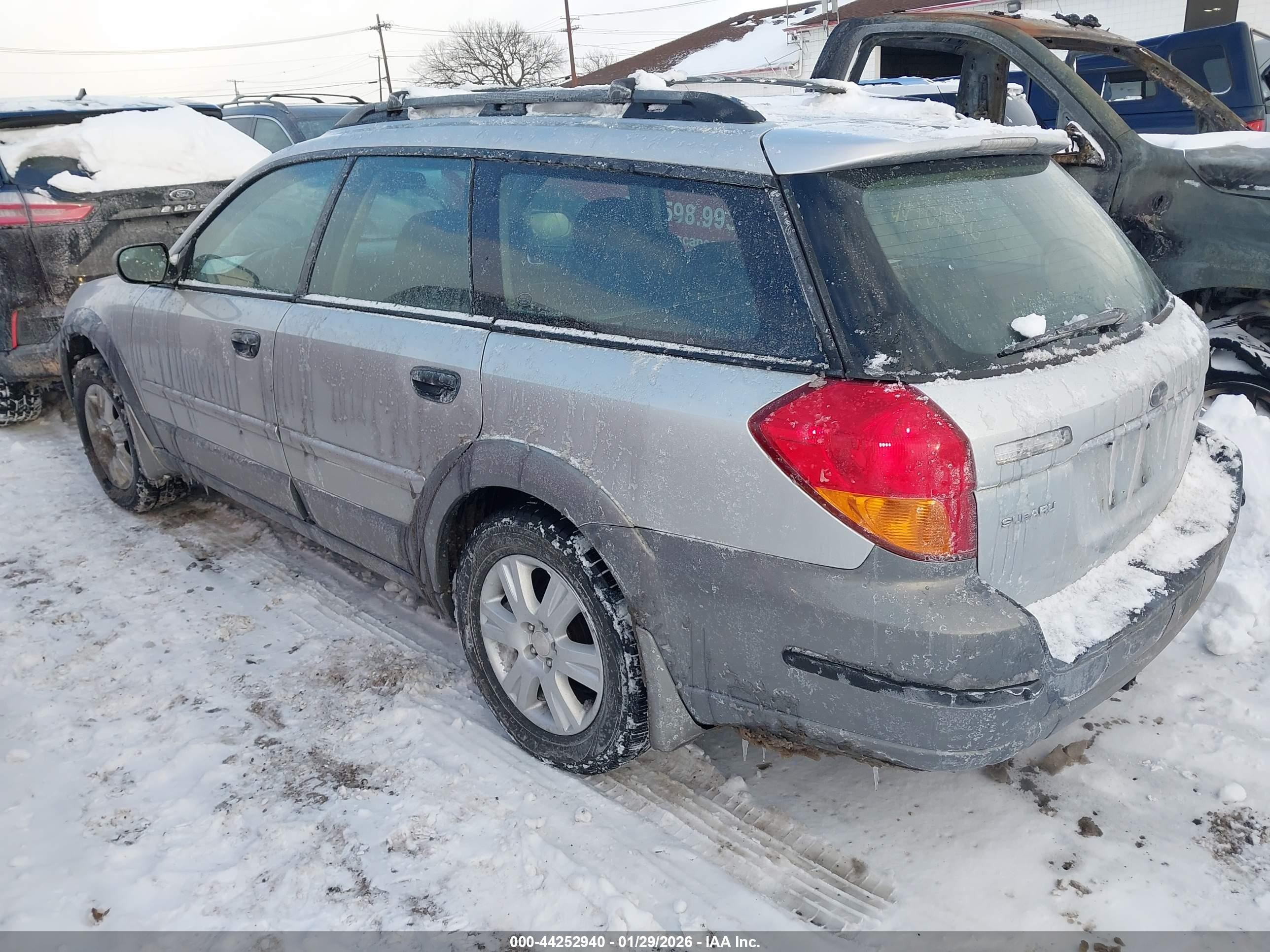 2005 Subaru Outback 2.5i Silver vin: 4S4BP61C157303878