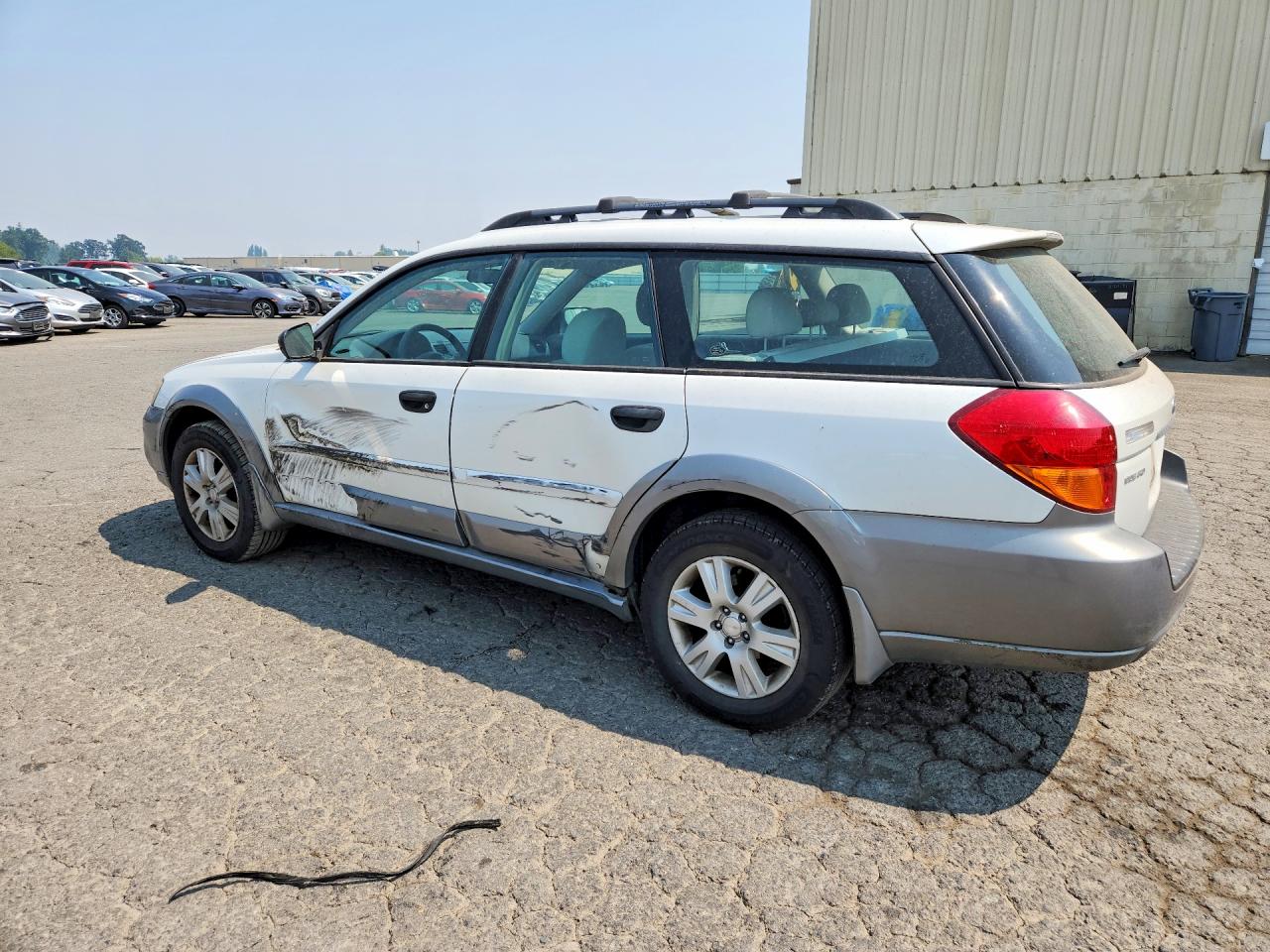 2005 Subaru Legacy Outback 2.5i White vin: 4S4BP61C157329820