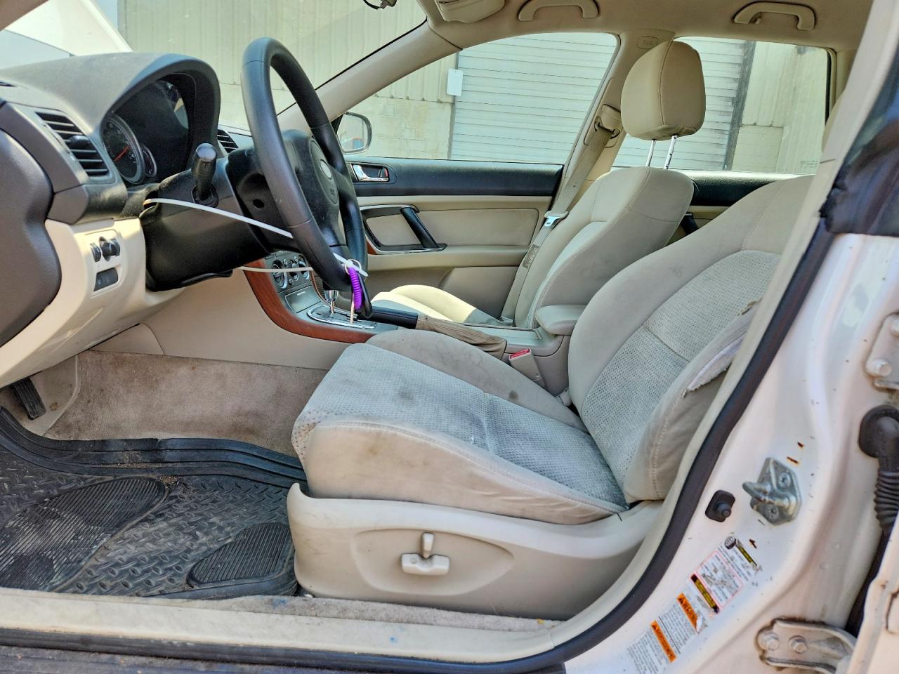 2005 Subaru Legacy Outback 2.5i White vin: 4S4BP61C157329820
