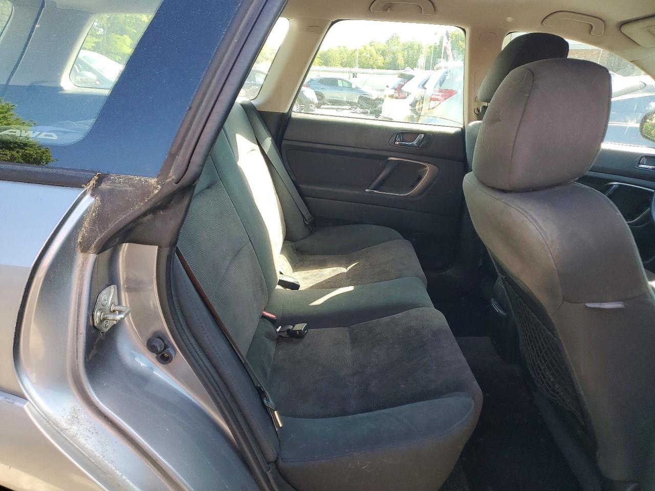 2008 Subaru Outback 2.5i Silver vin: 4S4BP61C187359775
